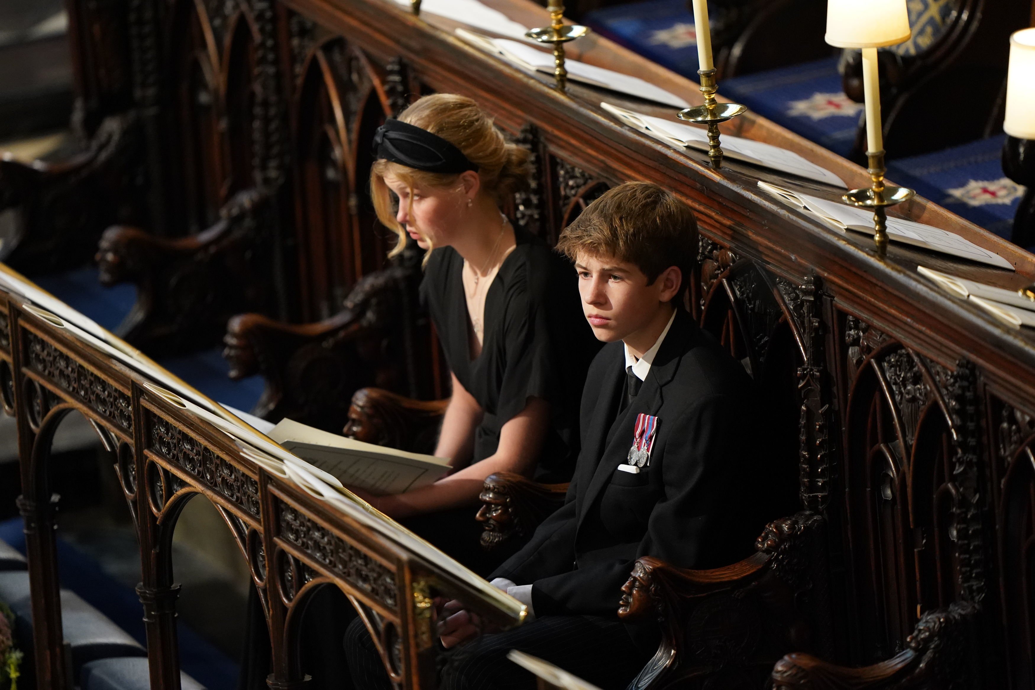 Lady Louise Windsor et James, vicomte Severn, lors de la cérémonie d'inhumation de la reine Elizabeth II à la chapelle Saint-Georges, le 19 septembre 2022, à Windsor, en Angleterre : Getty Images