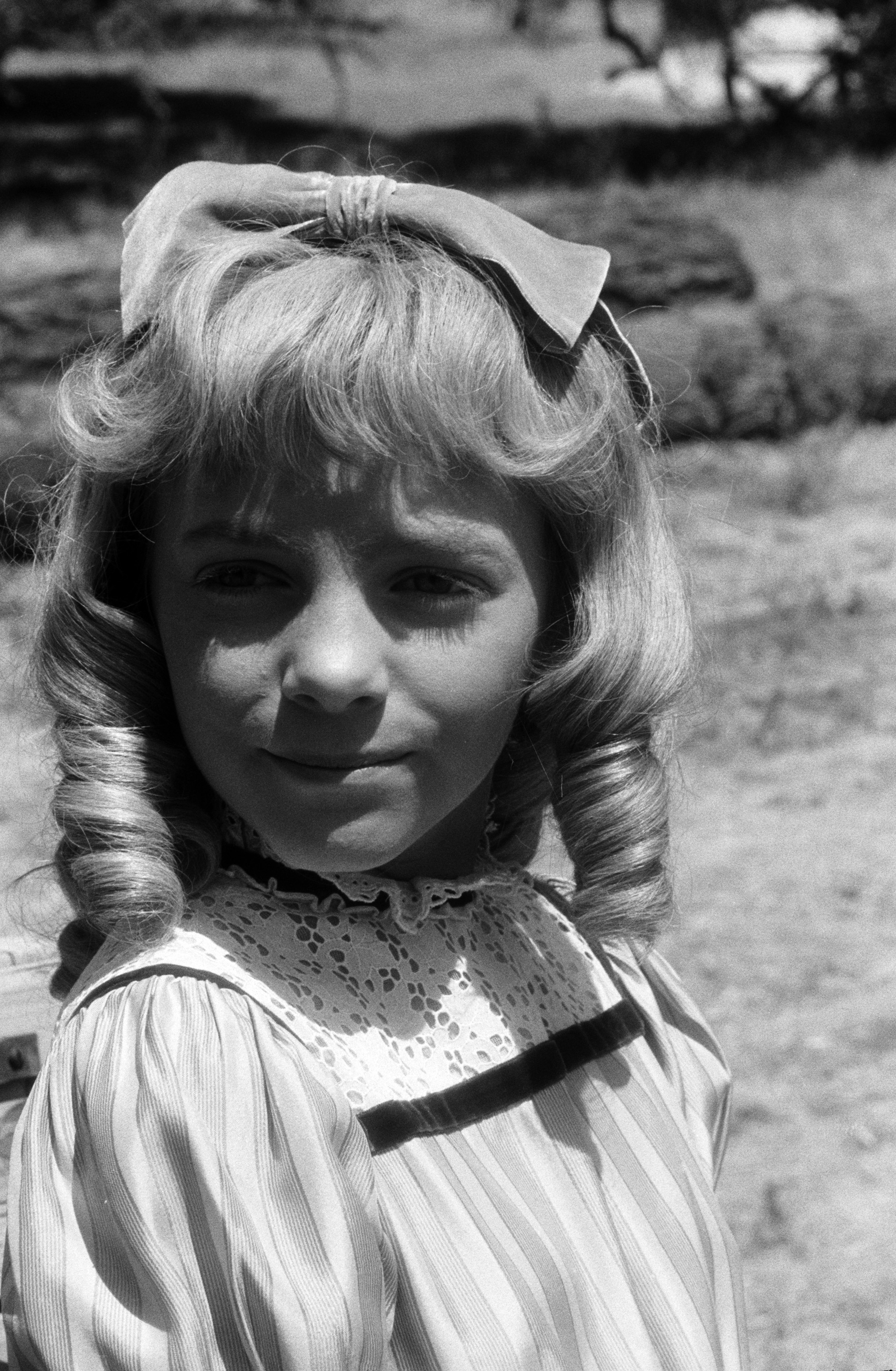Cette photo d'époque montre le personnage qui allait bientôt devenir l'une des jeunes méchantes les plus inoubliables de la télévision. Ce rôle a permis à l'actrice de se faire connaître auprès de millions de téléspectateurs, avant même qu'ils ne connaissent son nom. | Source : Getty Images