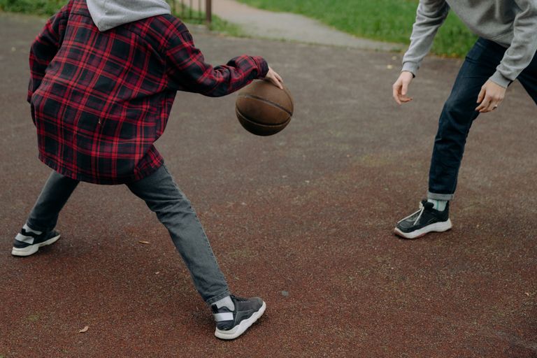 Andrew et Adam étaient des amis d'enfance. | Source : Pexels