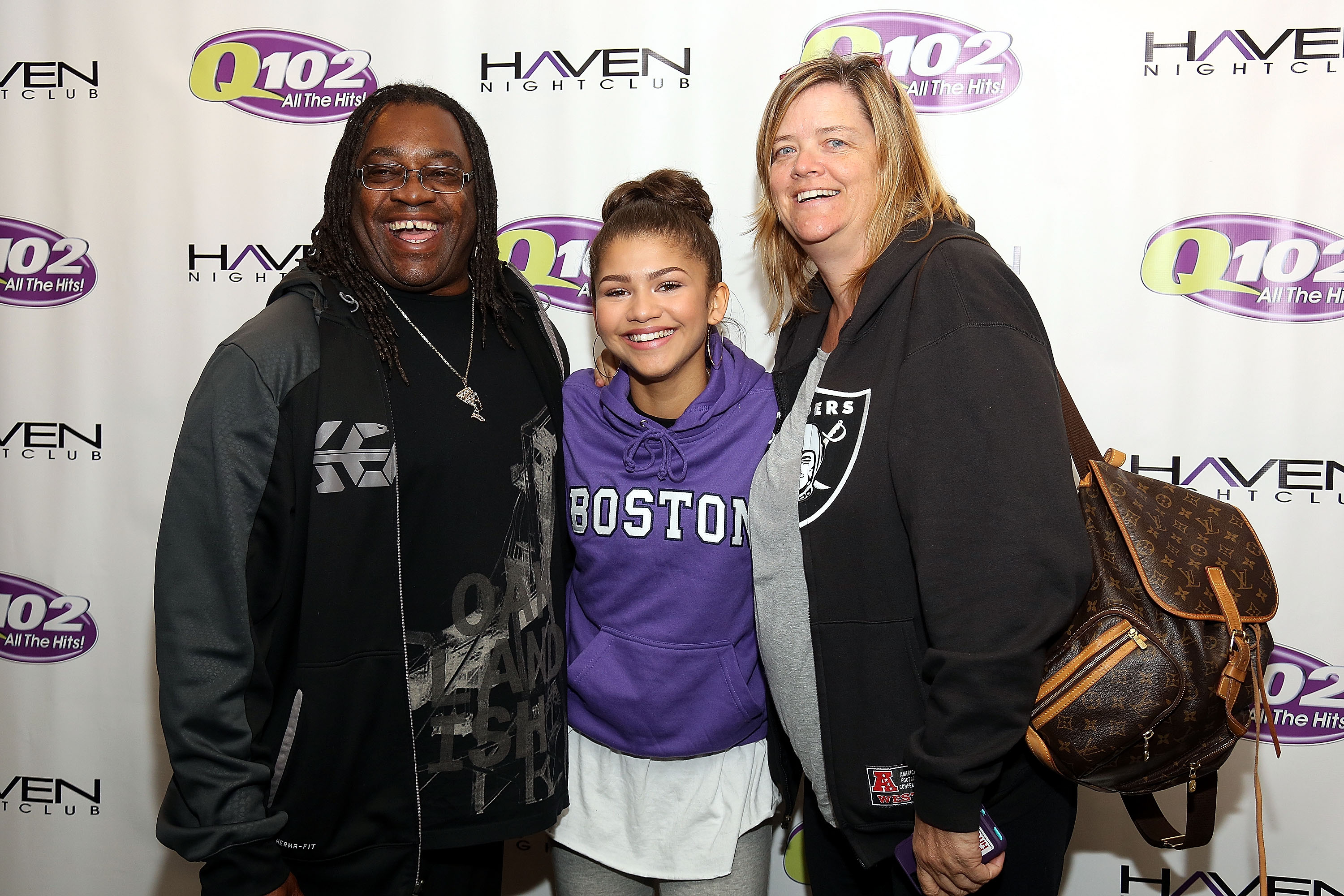 Zendaya a souvent remercié ses parents de l'avoir aidée à forger les valeurs solides qu'elle a conservées jusqu'à l'âge adulte. Sa mère, Claire Stoermer, a marqué son 30e anniversaire avec un hommage émouvant sous forme de photo d'archive et a révélé qu'elles venaient juste de se parler sur FaceTime.