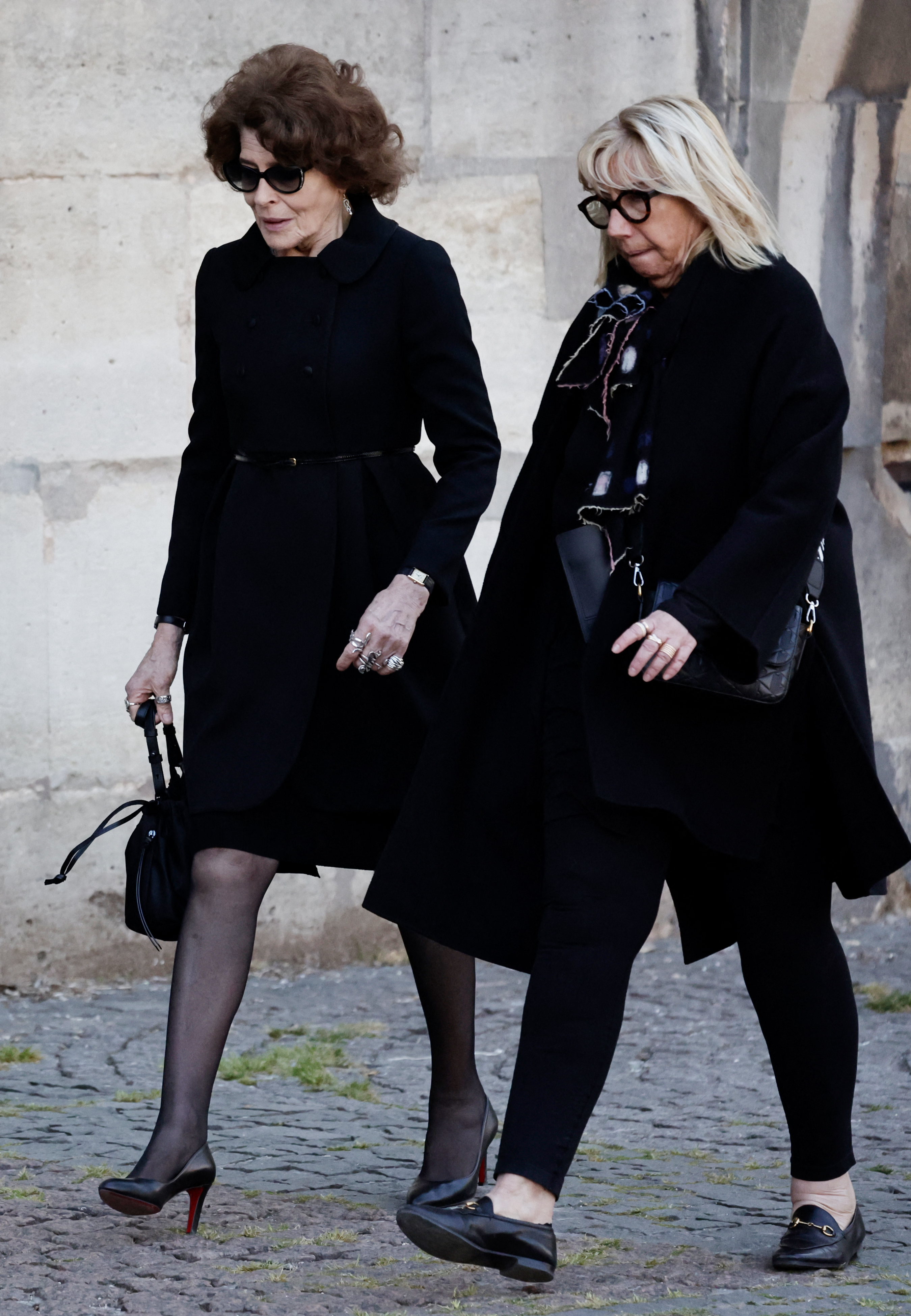 L'actrice française Fanny Ardant (à gauche) arrive pour assister aux funérailles de l'actrice française Nathalie Baye à l'église Saint-Sulpice à Paris, le 24 avril 2026. La grande actrice française Nathalie Baye est décédée à Paris le 17 avril 2026, à l'âge de 77 ans I Source : Getty Images