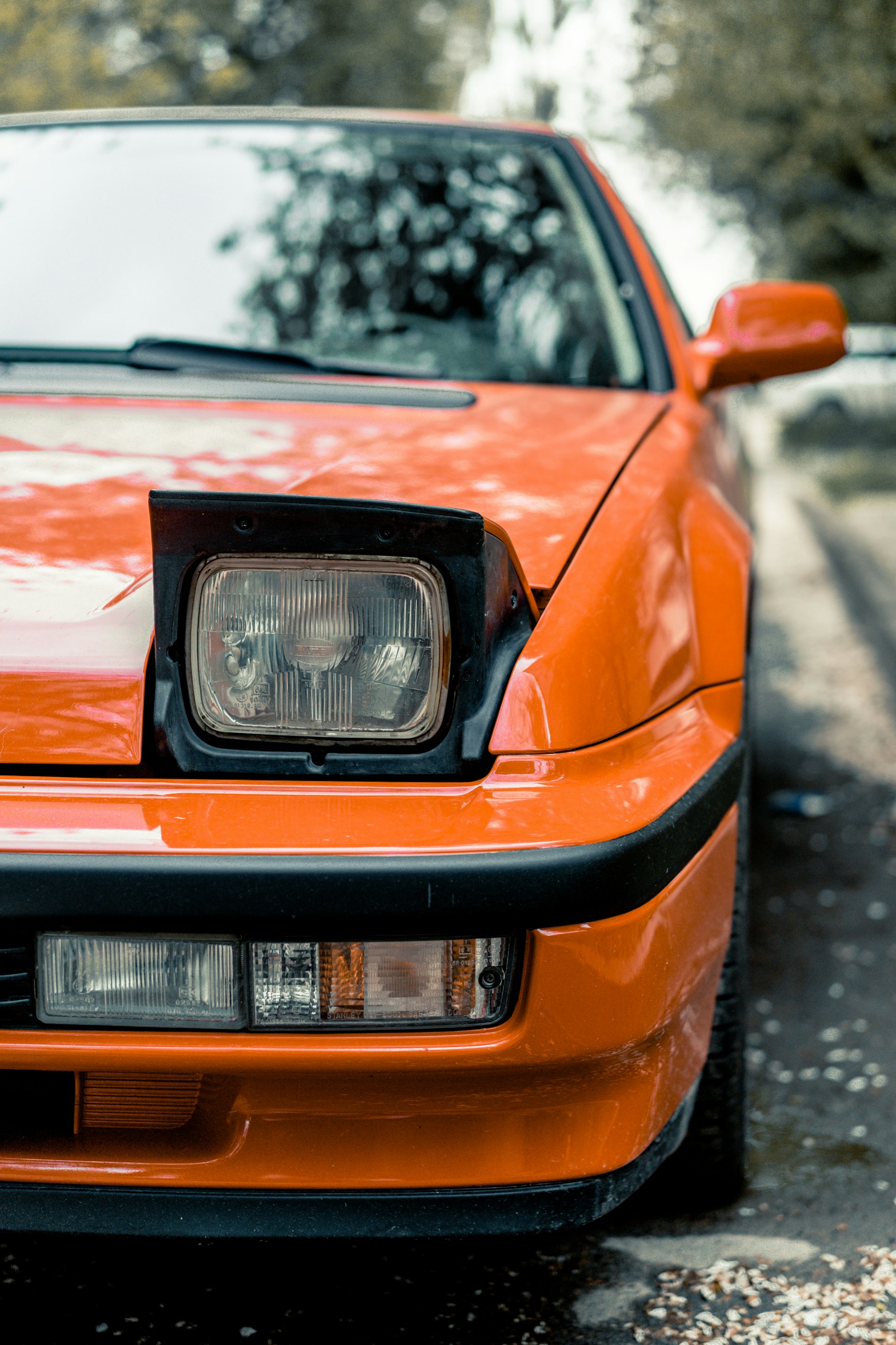 Une voiture orange | Source : Unsplash