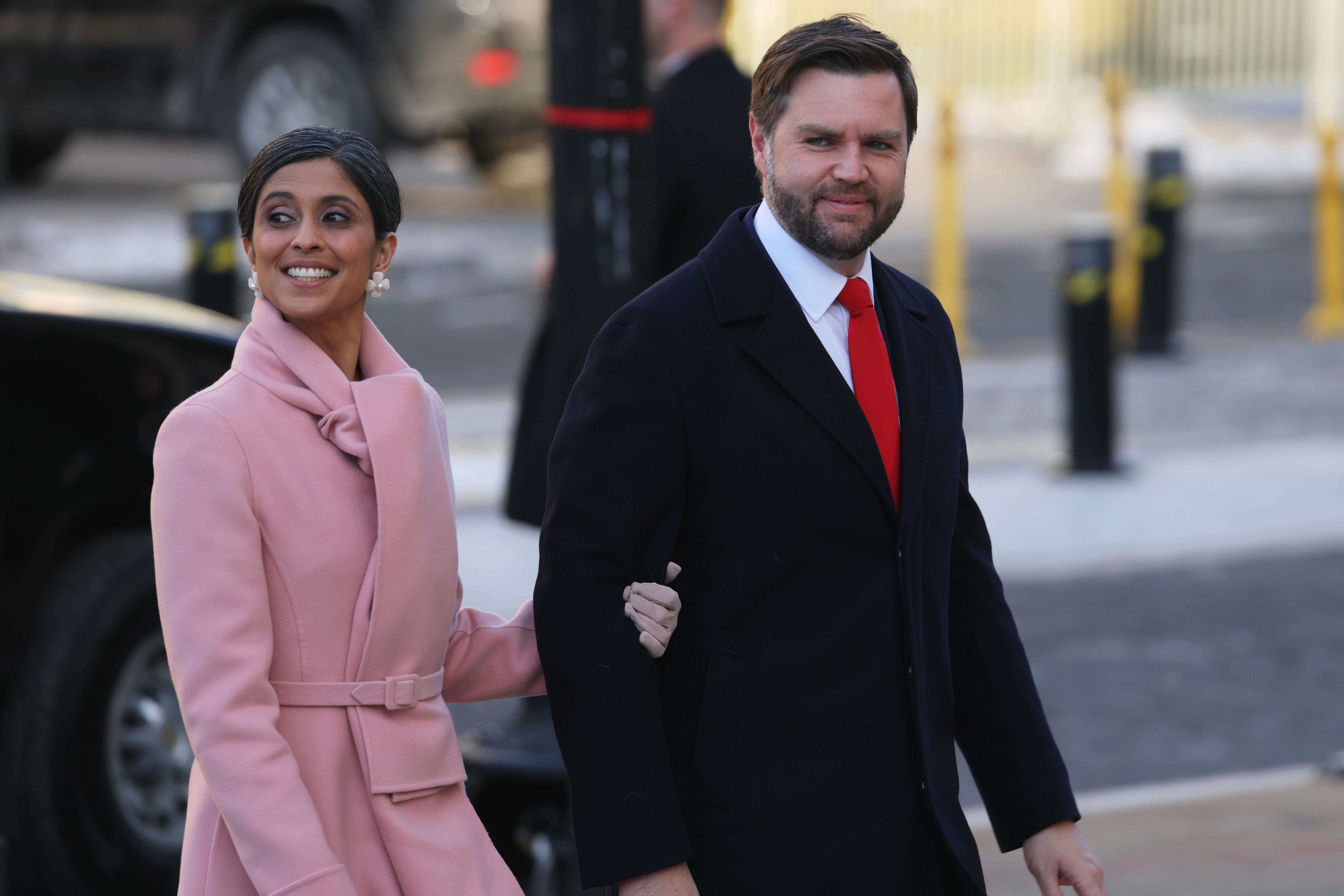 Usha et JD Vance se rendant à l'église St. John's dans le cadre des cérémonies d'inauguration. | Source : Getty Images