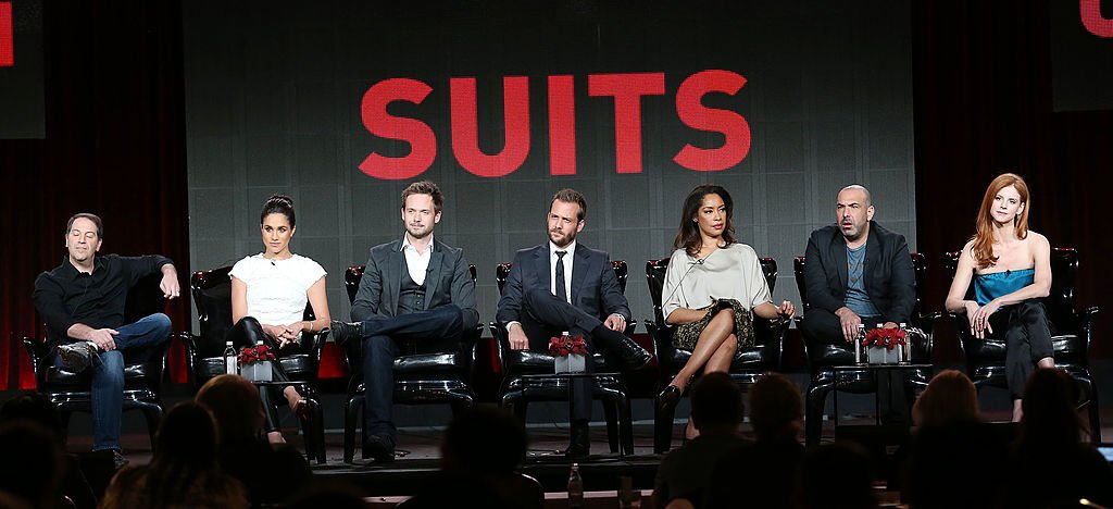 Meghan Markle et les acteurs de "Suits : Avocats sur mesure" en Californie en 2014. l Source : Getty Images