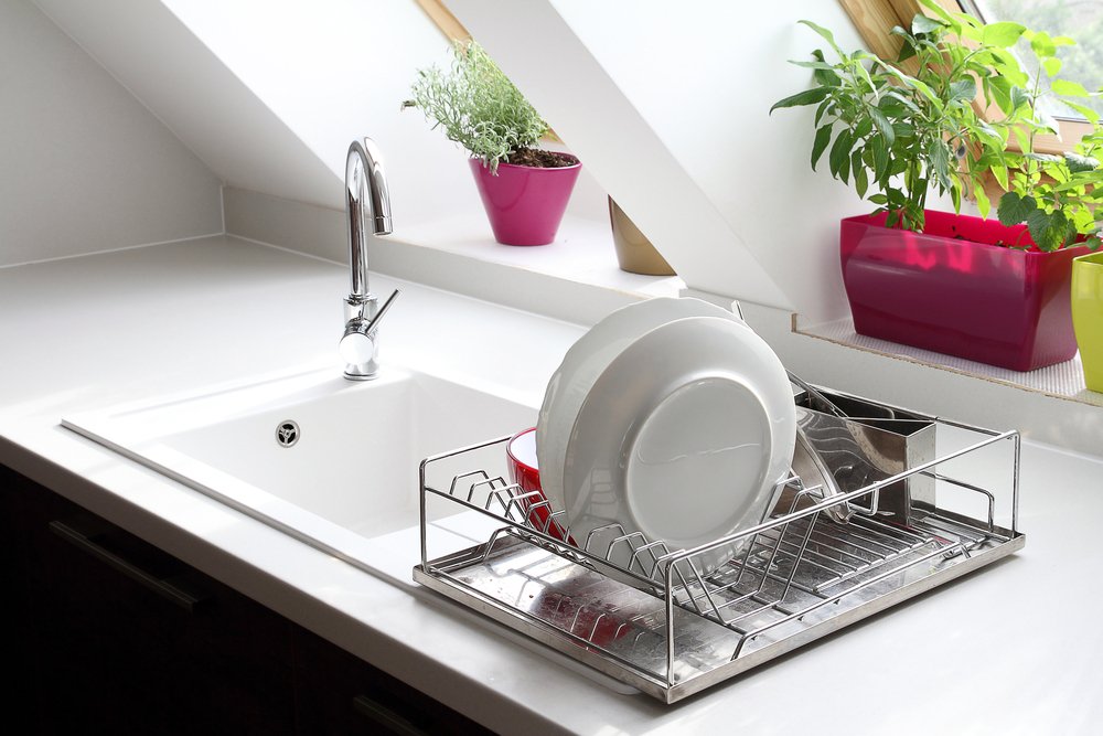 Vaisselle lavée après le repas | Photo : Shutterstock