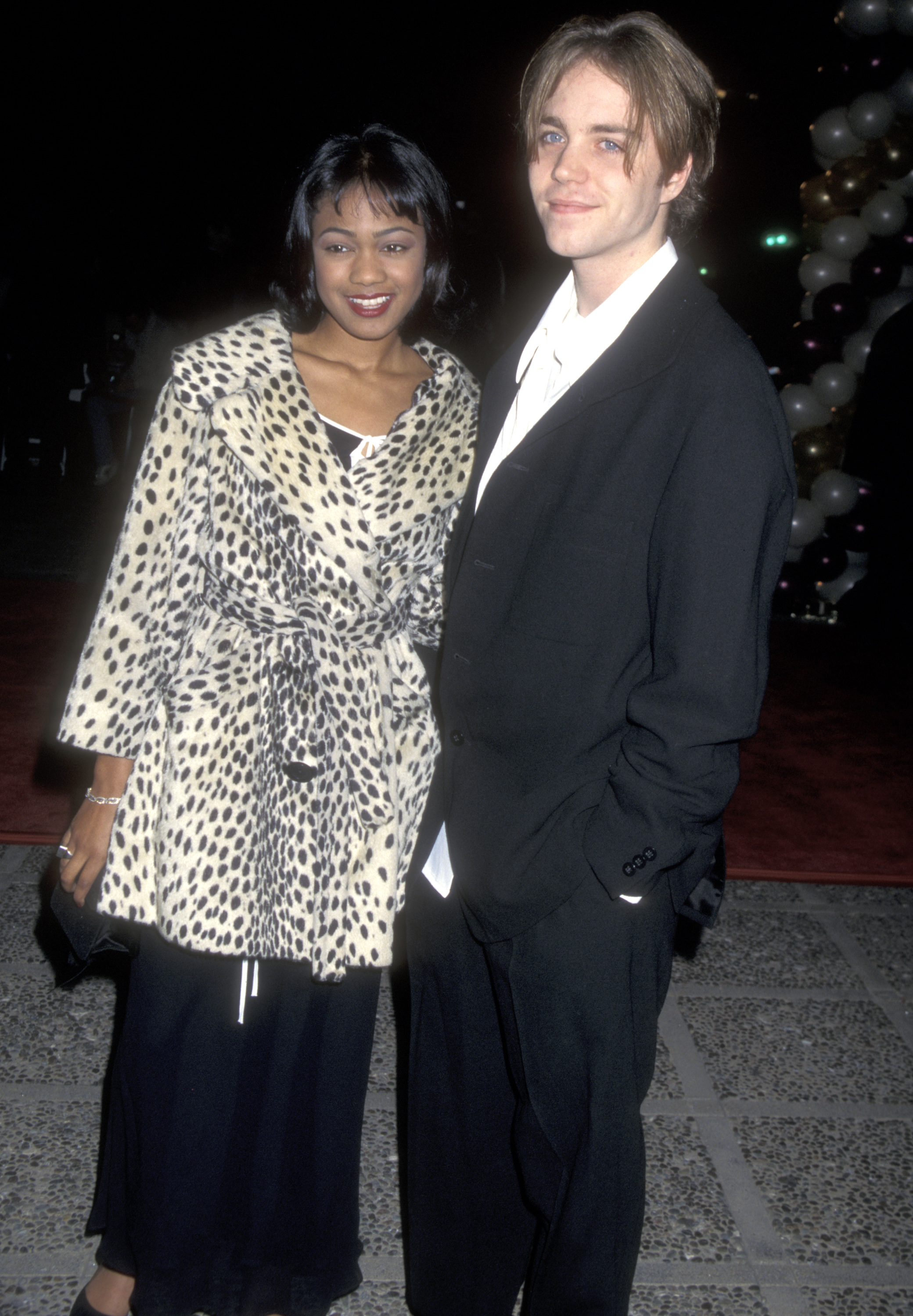Tatyana Ali et Jonathan Brandis assistent à la 28e cérémonie annuelle des NAACP Image Awards le 9 février 1997 à Pasadena, Californie | Source : Getty Images