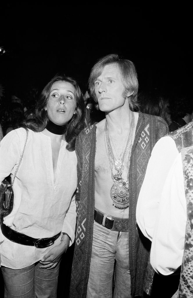 Nino Ferrer et son épouse Jacqueline lors d'une cérémonie le 5 juin 1970, France. | Photo : Getty Images