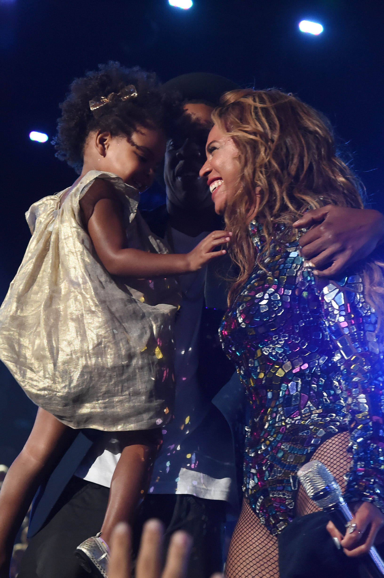 Blue Ivy Carter, Jay Z et Beyoncé se produisent sur scène lors des MTV Video Music Awards 2014 au Forum, le 24 août 2014 à Inglewood, en Californie. | Source : Getty Images