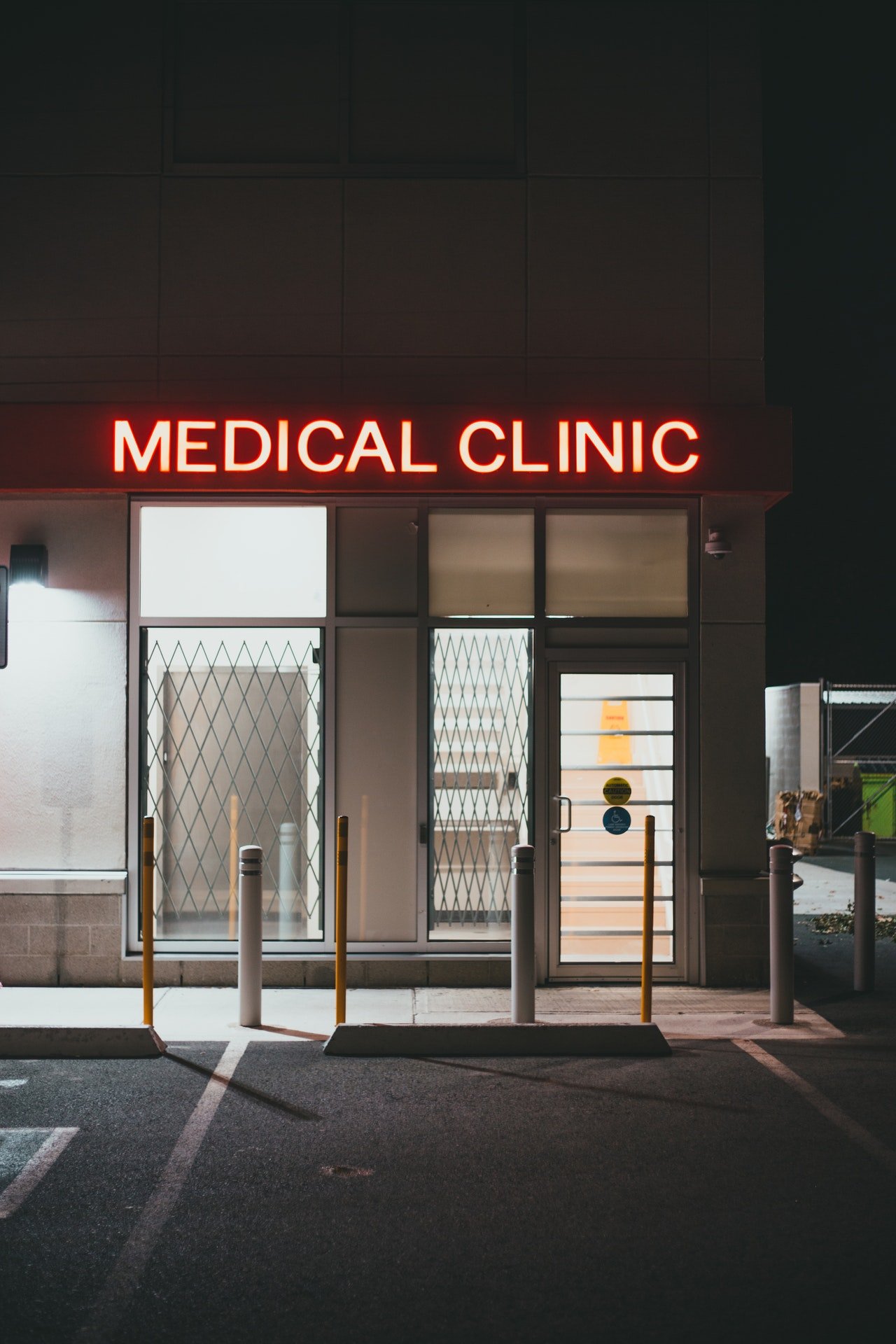 Enseigne de clinique médicale | Source : Pexels