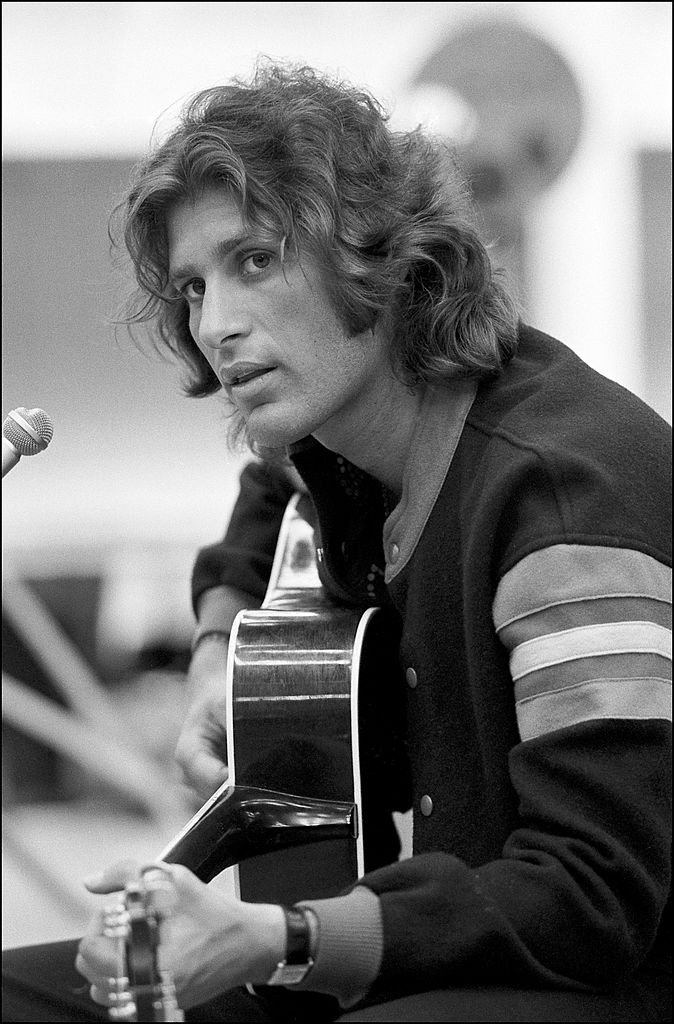 Mike Brant sur scène En France, en juillet 1973. І Source : Getty Images