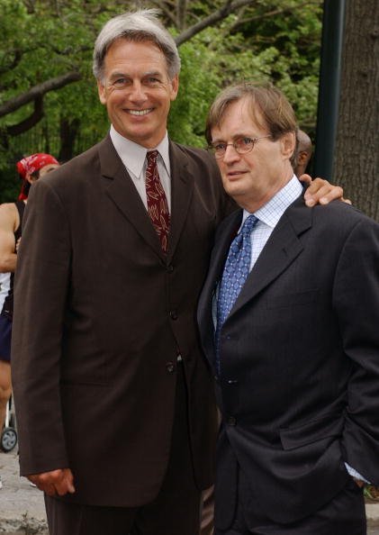 Mark Harmon (L) et David McCallum arrivent pour les "CBS Upfront Previews 2003-2004" le 14 mai 2003, à Tavern on the Green à New York.  |  Source : Getty Images.