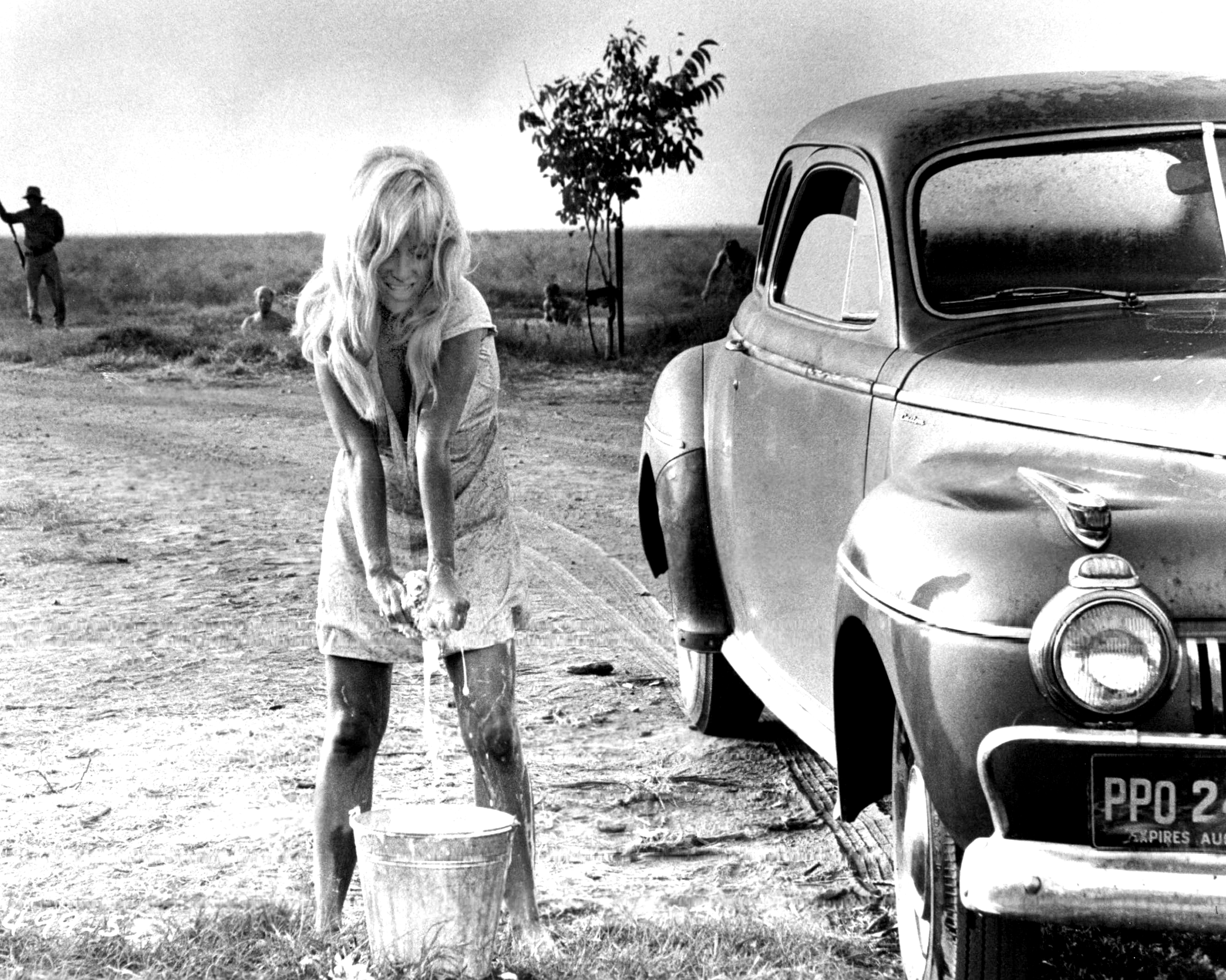L'actrice dans la scène culte de la station de lavage de « Cool Hand Luke », en 1967. | Source : Getty Images