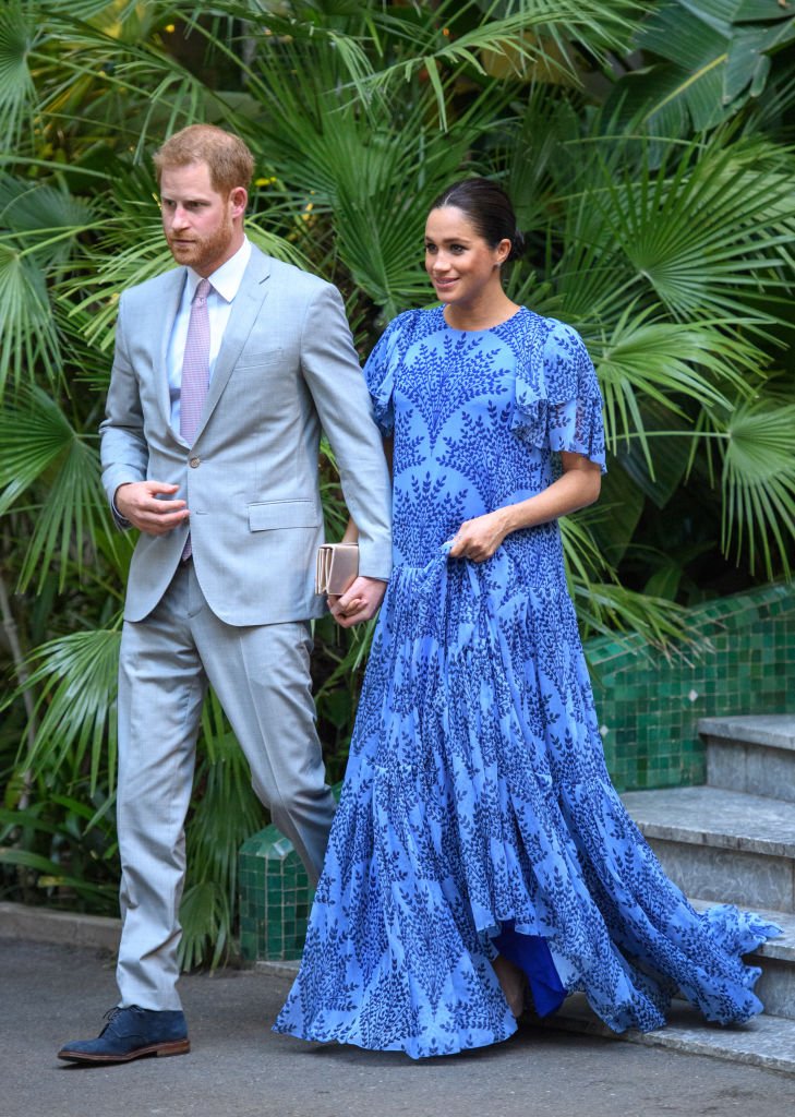 Le prince Harry, duc de Sussex et Meghan, duchesse de Sussex avec le roi Mohammed VI du Maroc, lors d'une audience à sa résidence le 25 février 2019 à Rabat, au Maroc. | Photo : Getty Images