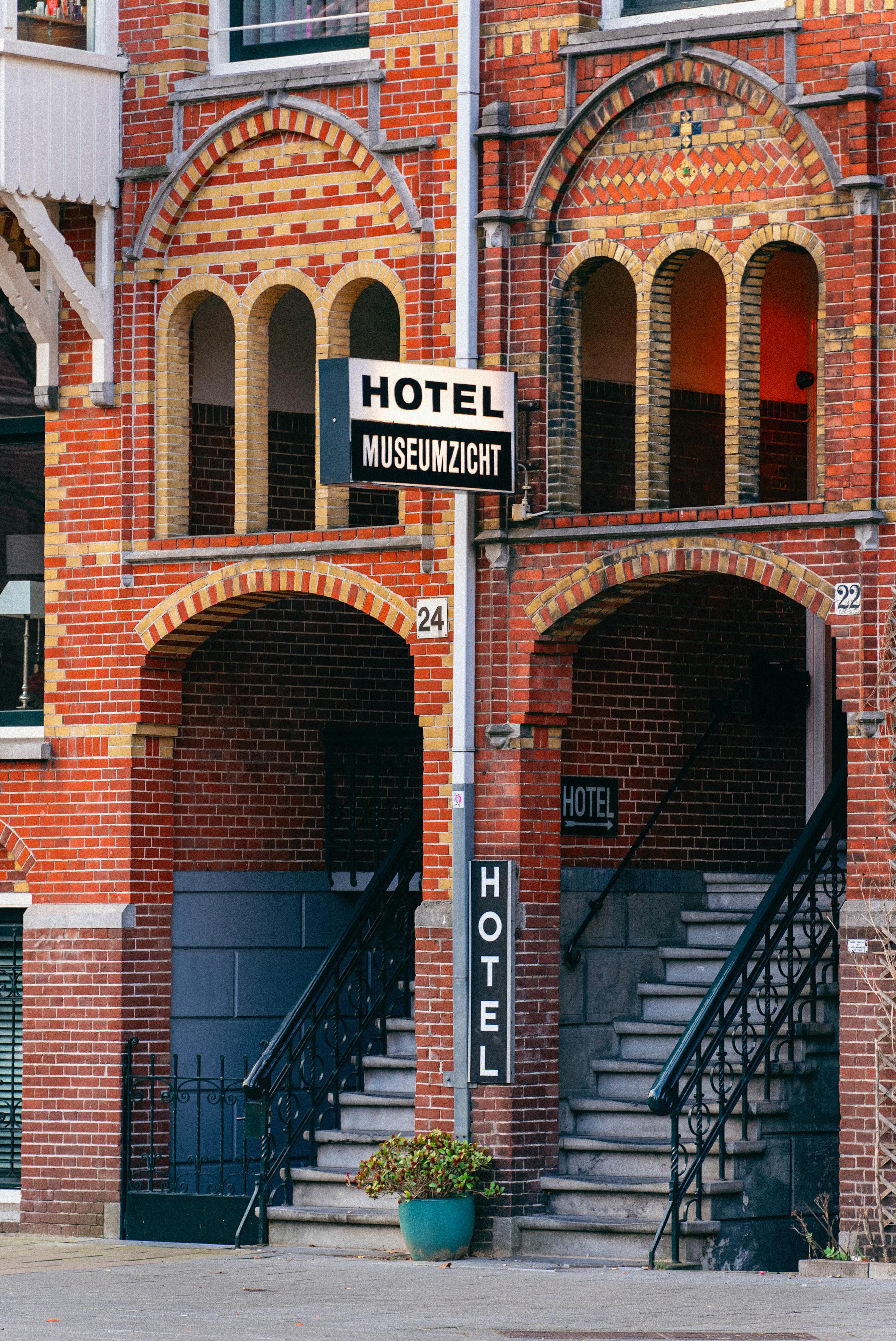 Photo d'une entrée d'hôtel | Source : Pexels