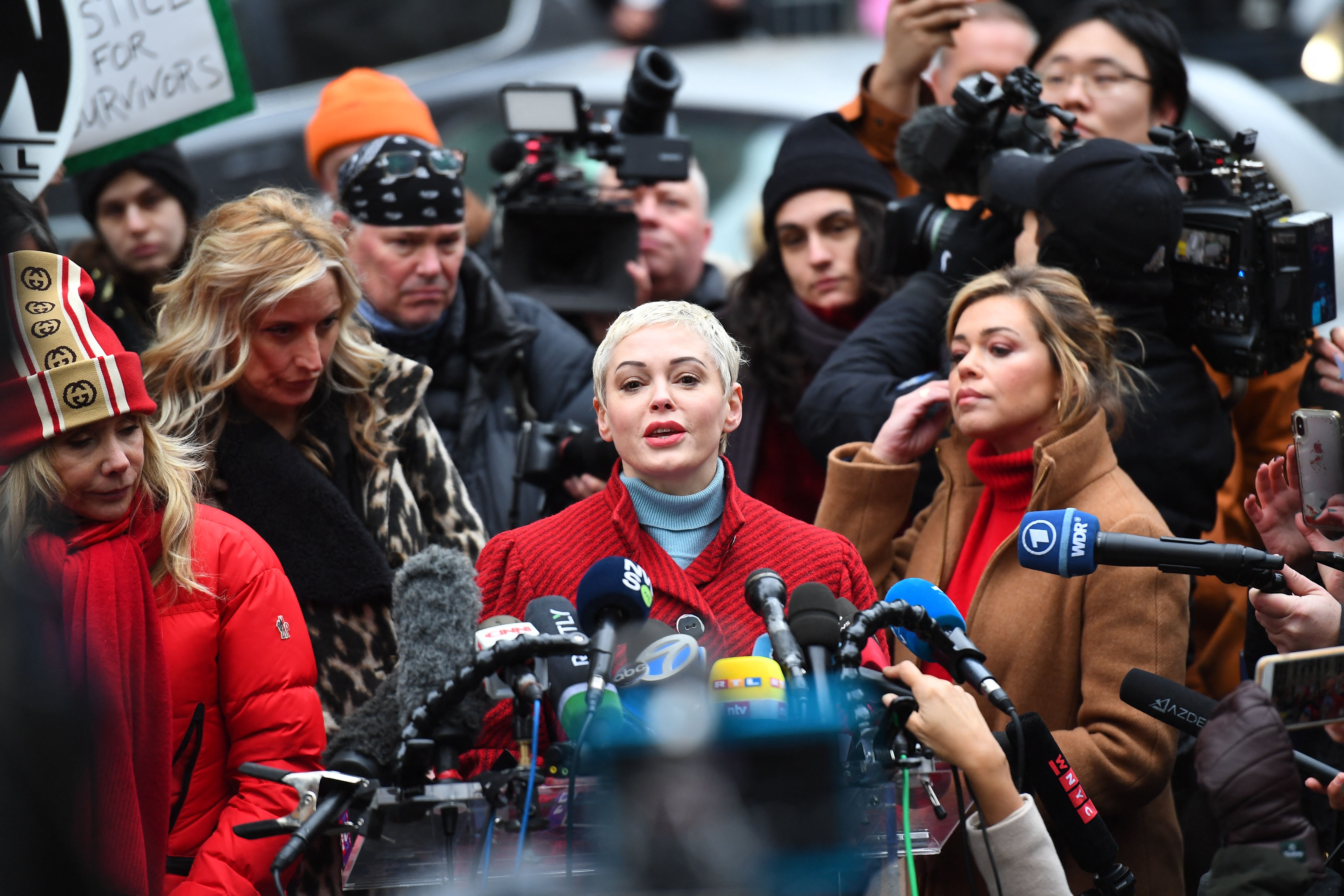 Rose McGowan lors du procès de Harvey Weinstein accusé de viol et d'agression sexuelle à Manhattan, New York, le 6 janvier 2020. | Source : Getty Images