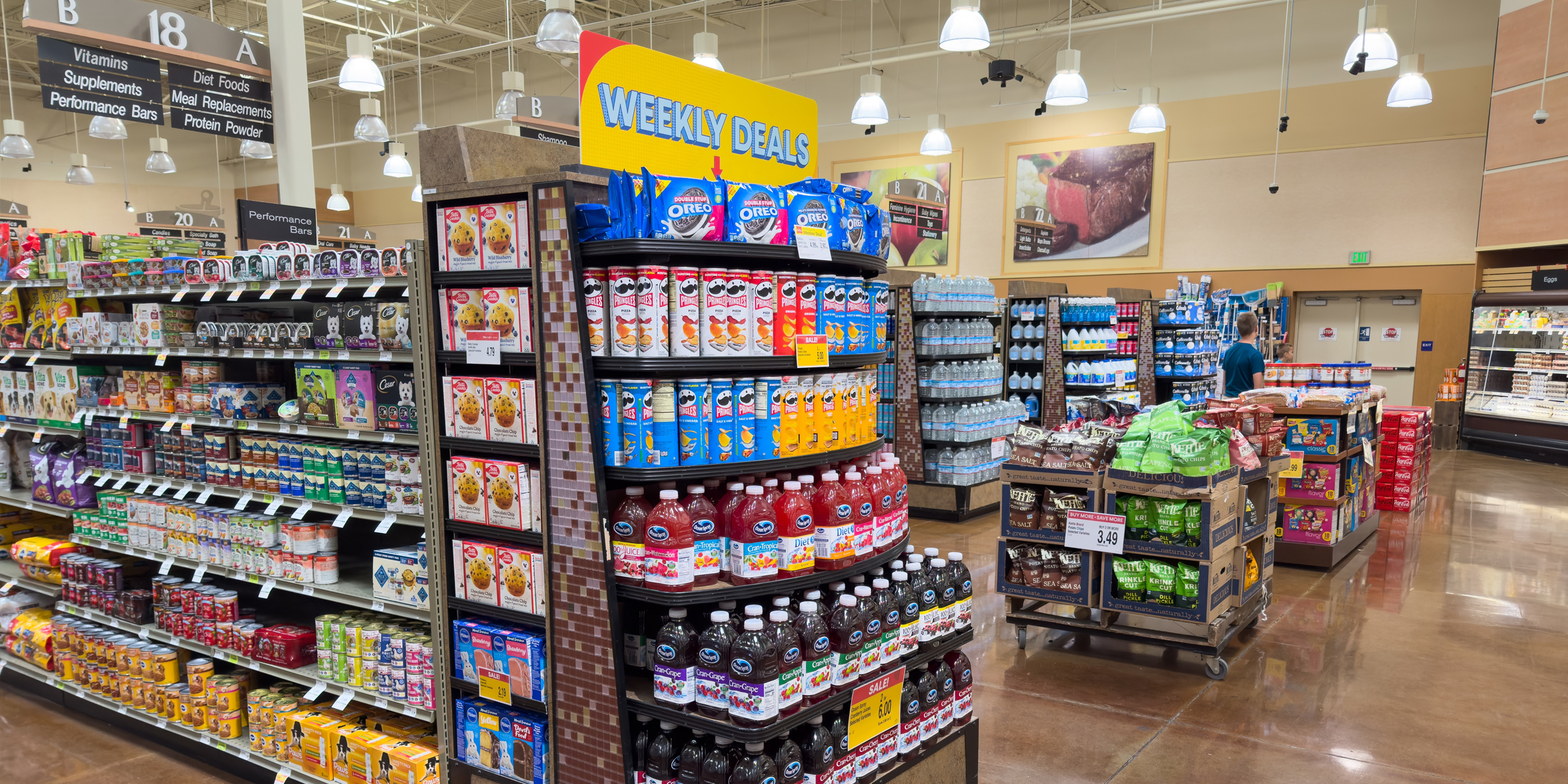 L'intérieur d'une épicerie | Source : Shutterstock