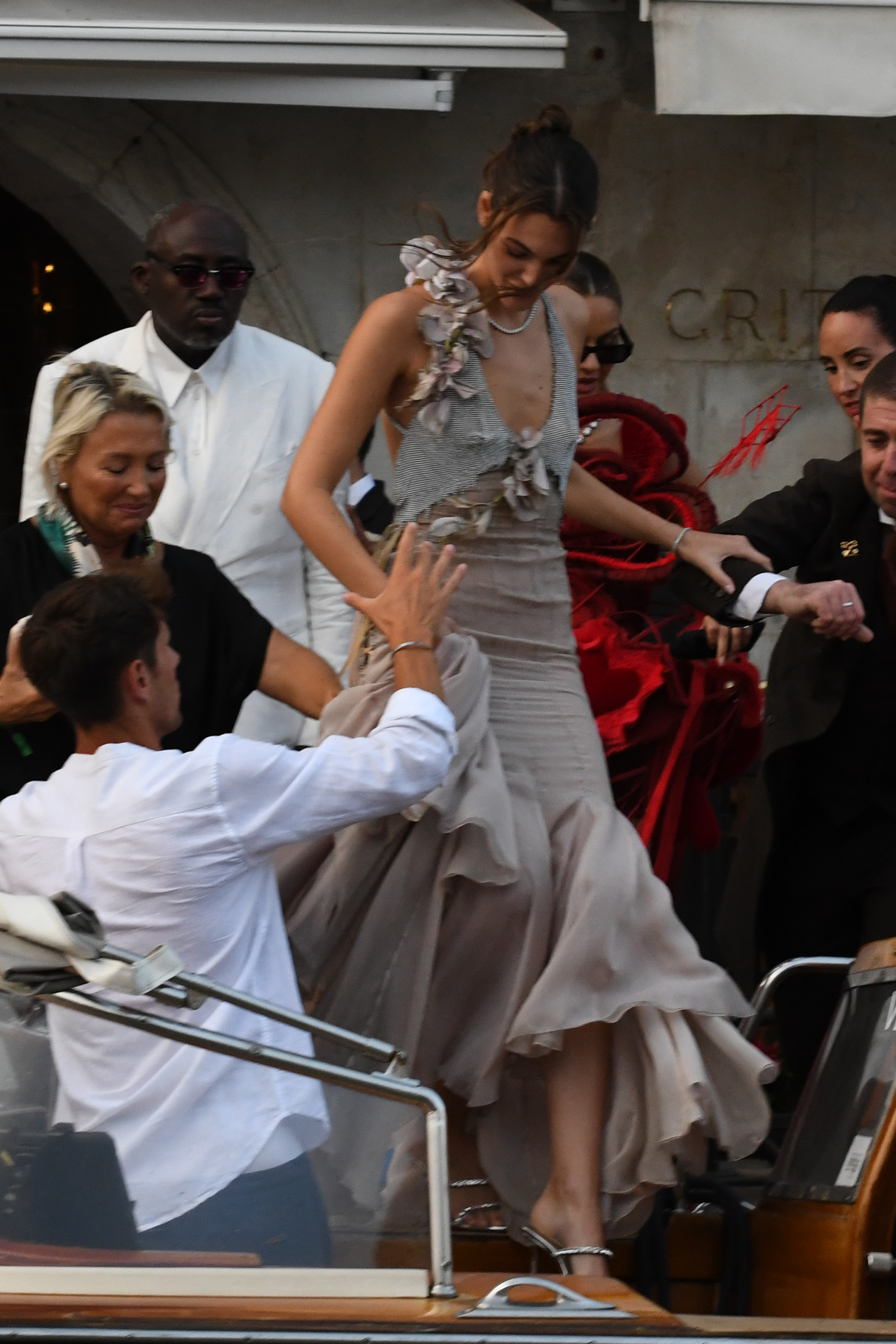 Vittoria Ceretti avant le mariage de Jeff Bezos et Lauren Sánchez, le 26 juin 2025, à Venise, en Italie. | Source : Getty Images
