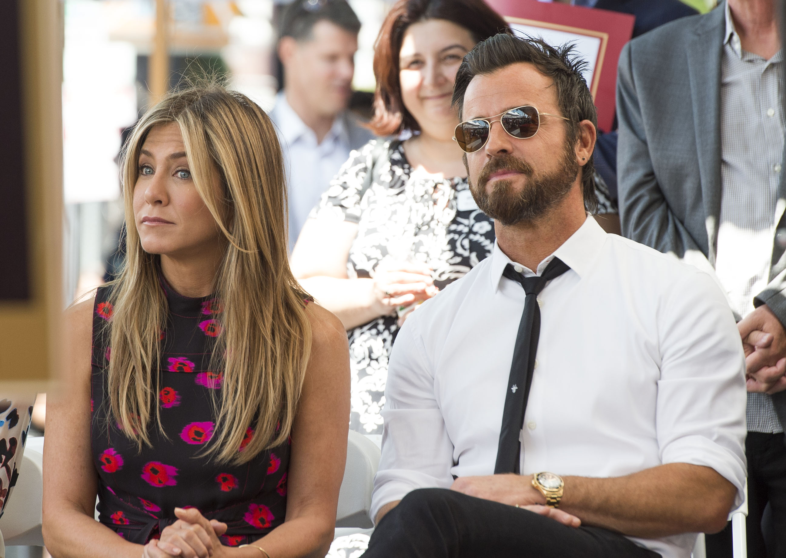 Jennifer Aniston et Justin Theroux assistent à la cérémonie de dévoilement de l'étoile de Jason Bateman sur le Hollywood Walk of Fame à Hollywood, en Californie, le 26 juillet 2017 | Source : Getty Images