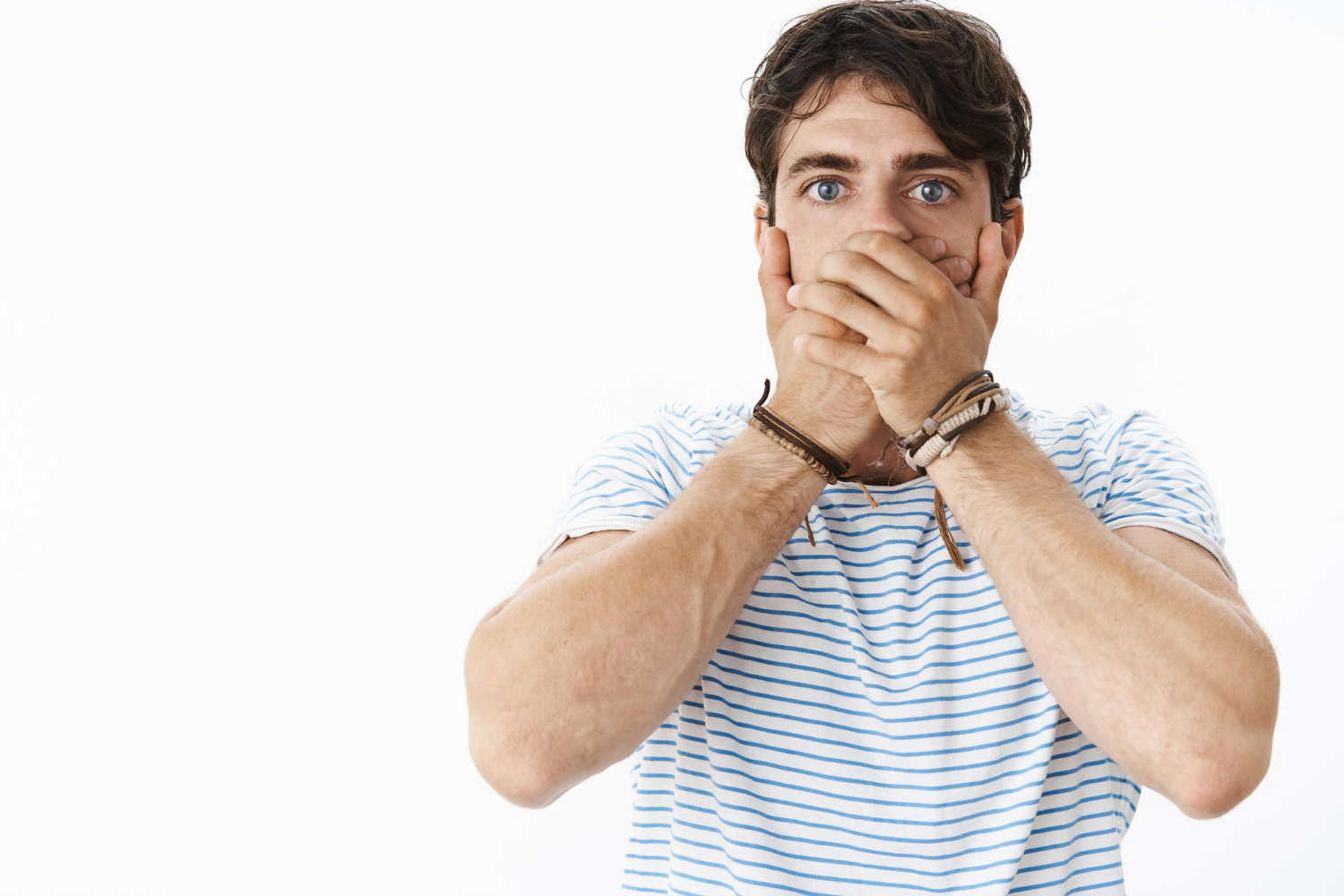 Un homme effrayé | Source : Freepik