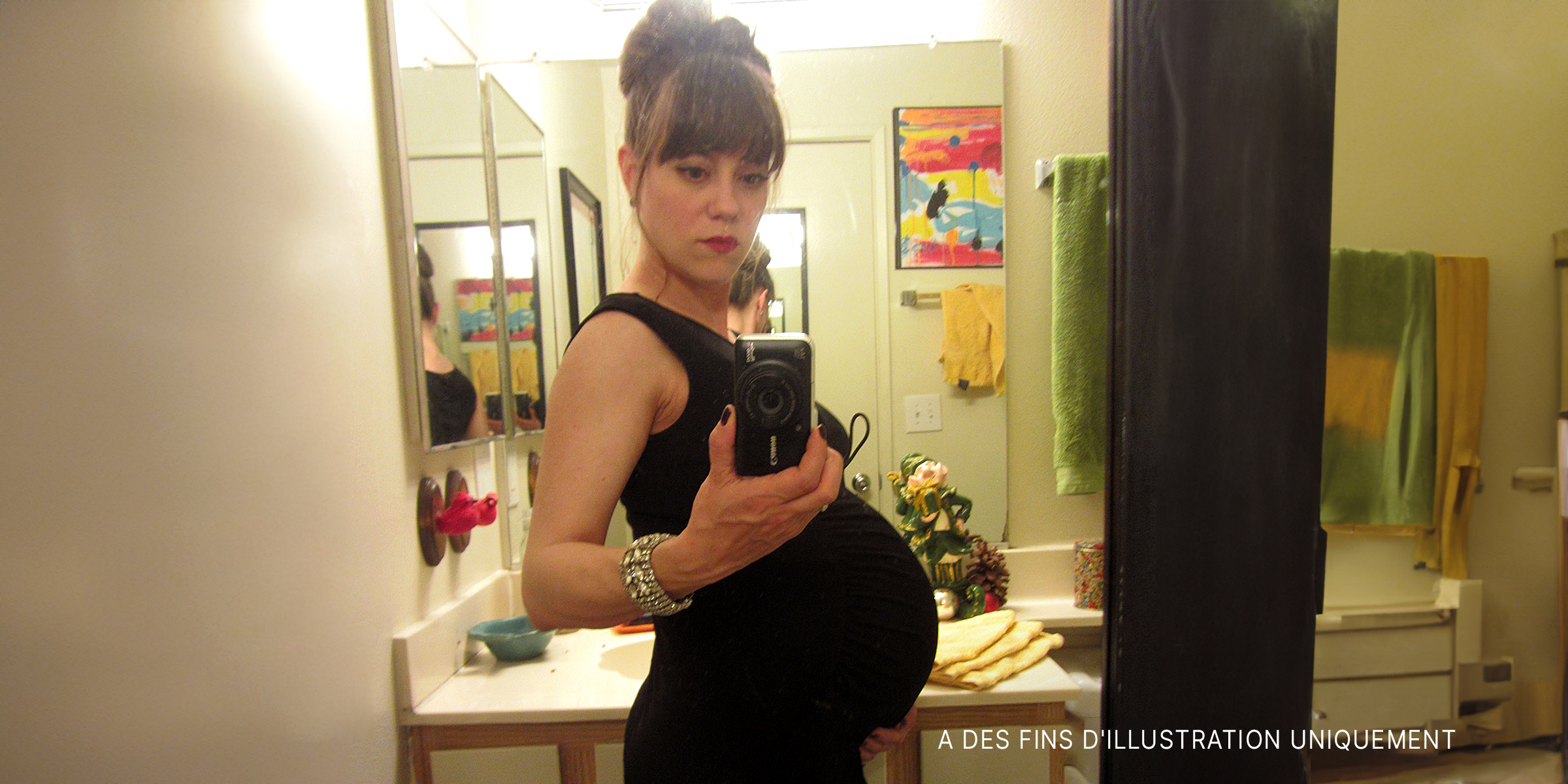 Une femme enceinte qui prend un selfie | Source : Flickr/Pretty Poo Eater/CC BY-SA 2.0