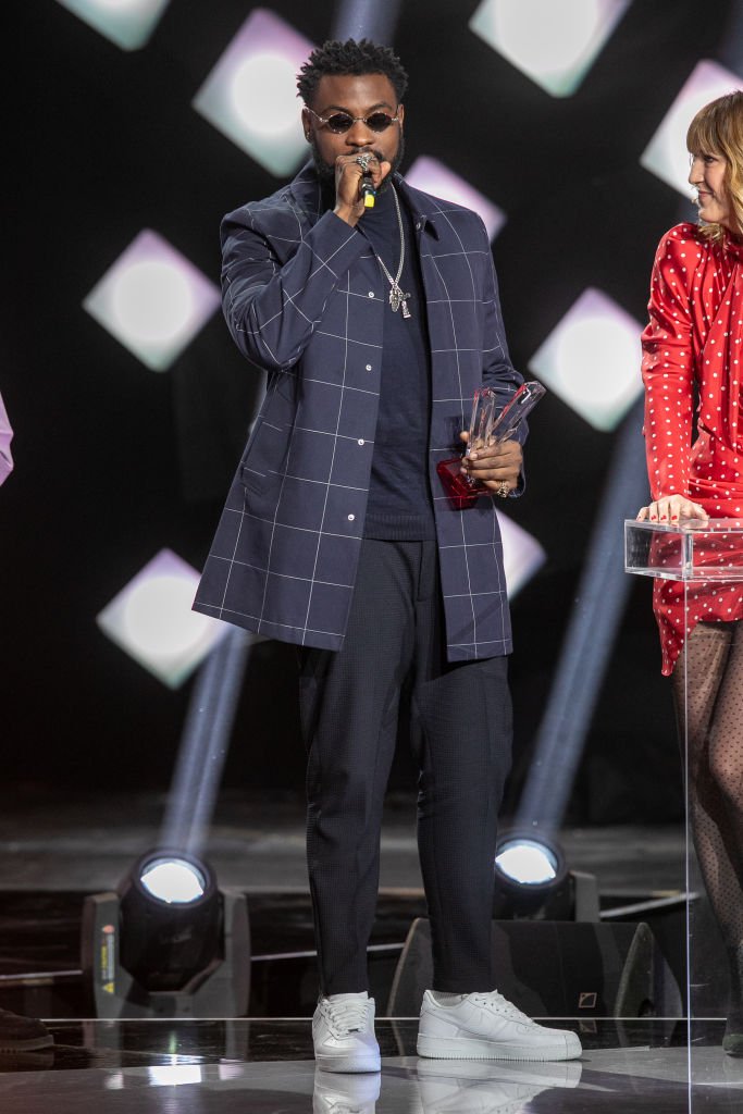 Damso reçoit une recompense au 34 Victoires de la Musique en février 2019. Photo : Getty Images