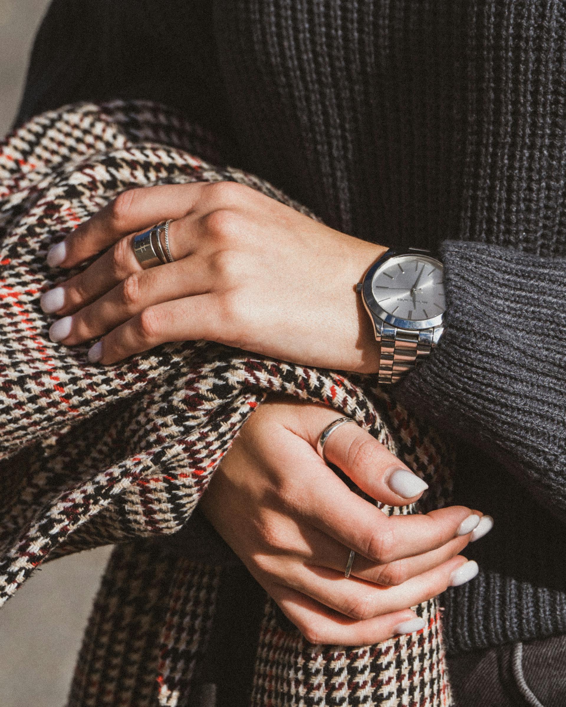 Une montre au poignet d'une femme | Source : Pexels