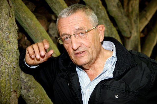 Politician Francois Leotard at "la foret des livres ".|Photo : Getty Images.