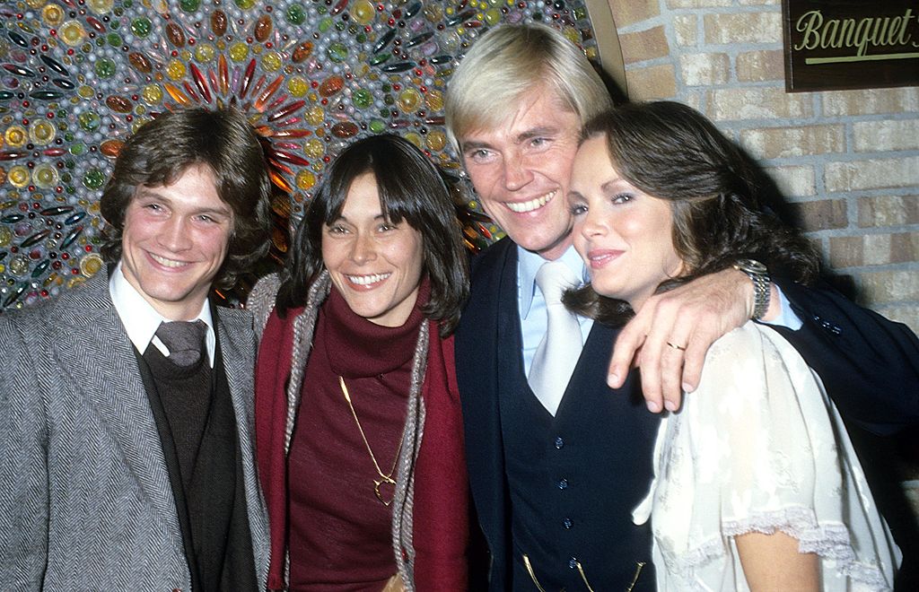 Andrew Stevens, Kate Jackson lors du mariage de Dennis Cole et Jaclyn Smith le 29 octobre 1978. | Photo : Getty Images