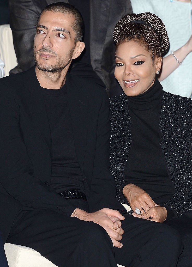 Wissam al Mana et Janet Jackson assistent au défilé de mode Giorgio Armani lors de la Semaine de la mode en février 2013 | Photo : Getty Images