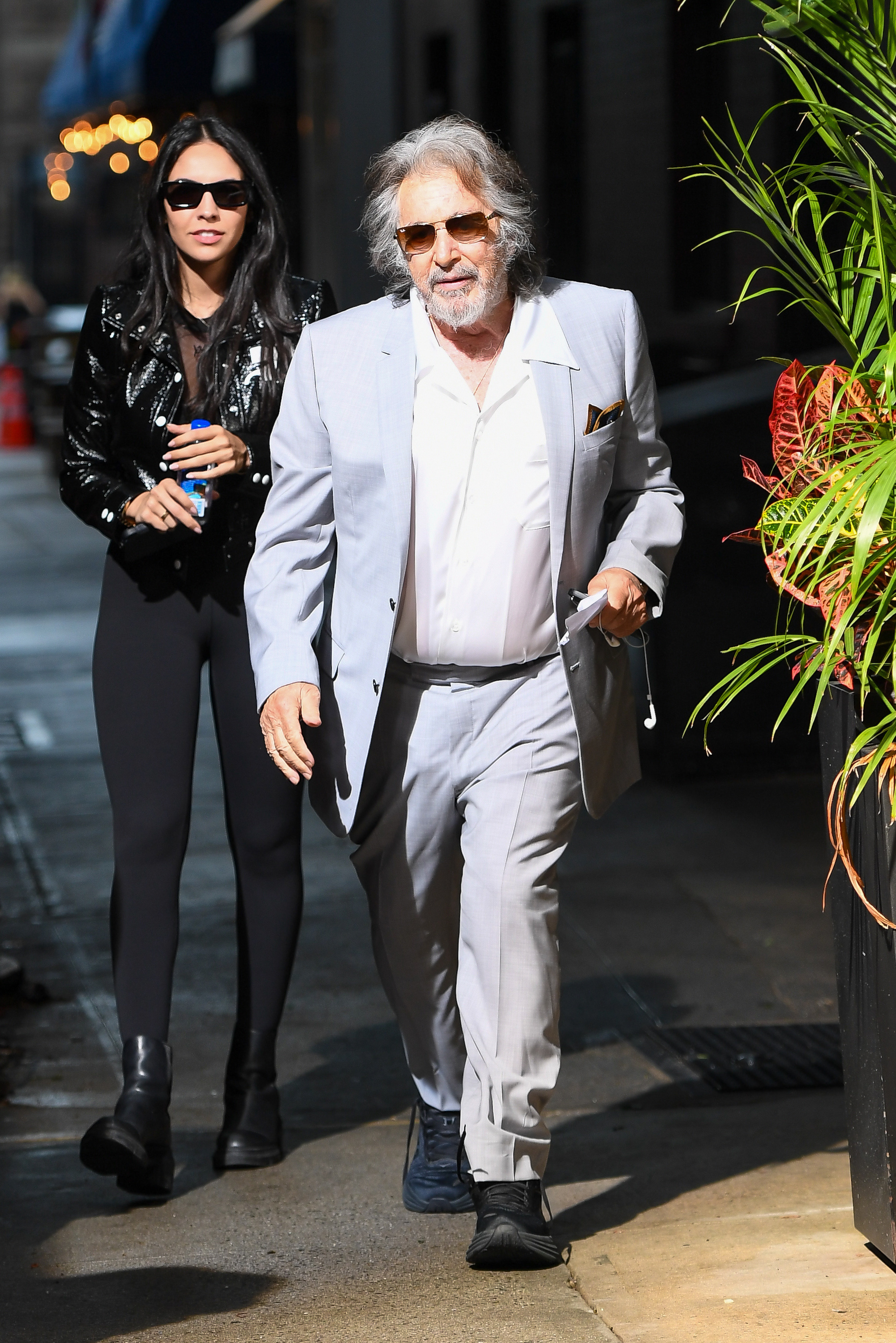 Noor Alfallah et Al Pacino à New York le 24 août 2023 | Source : Getty Images