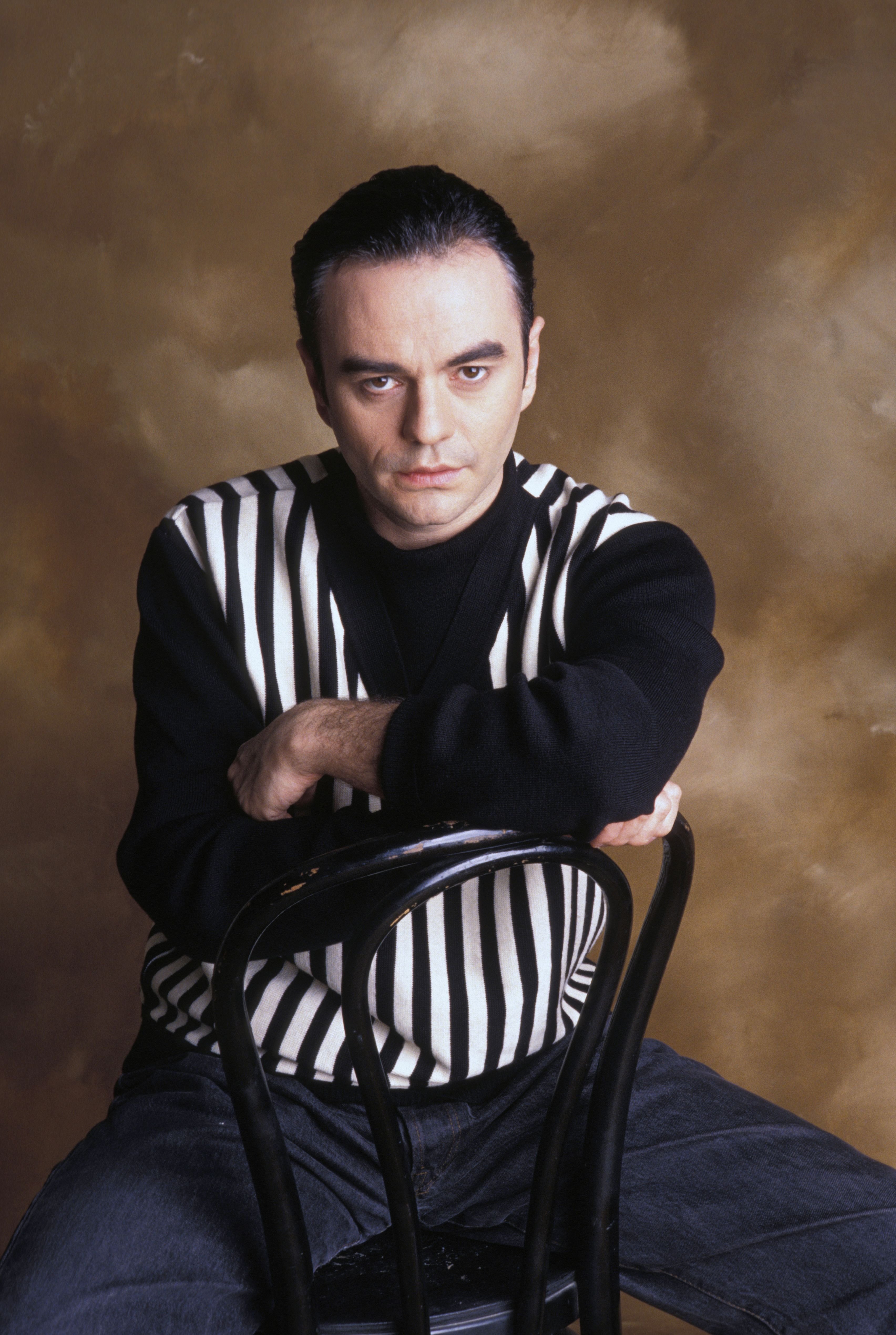 Le chanteur Jean-Pierre Mader en janvier 1990 à Paris, France. | Photo : Getty Images