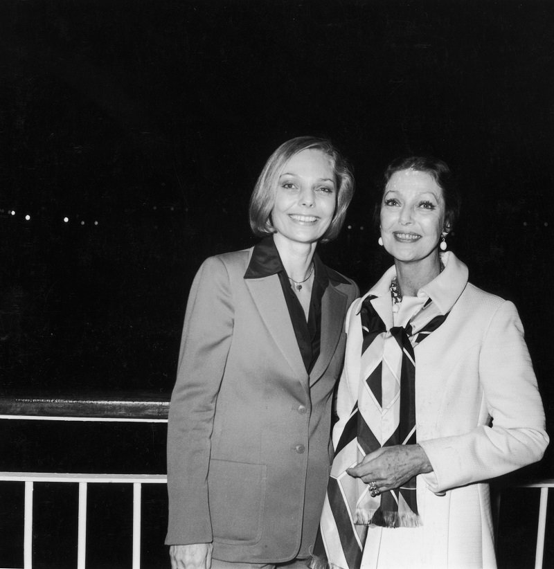 Judy Lewis et sa mère Loretta Young à bord du bateau de croisière Pacific Princess en Californie vers 1978 | Photo : Getty Images