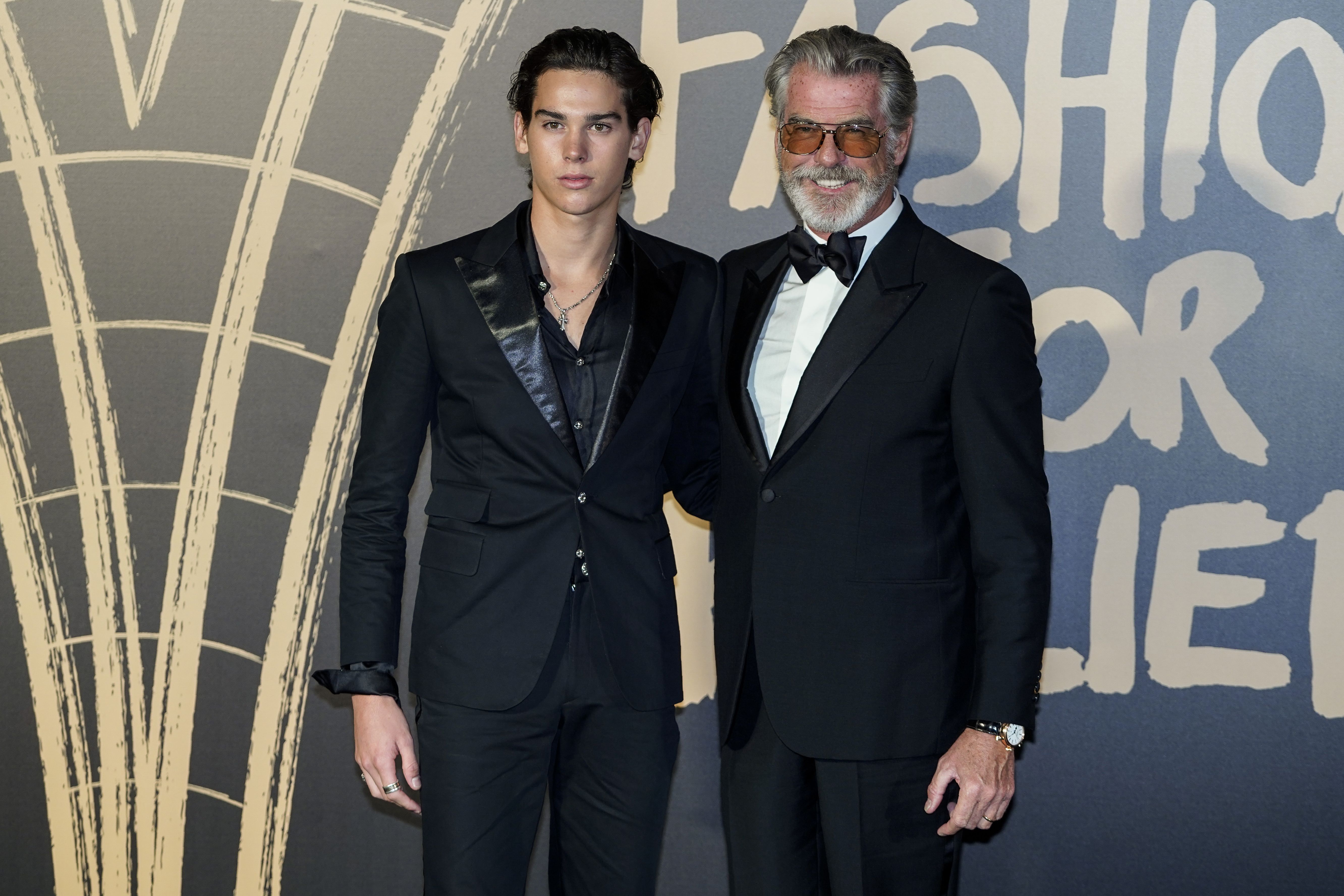 Pierce Brosnan et son fils Paris assistent au gala de charité Fashion For Relief lors de la semaine de la mode de Londres, le 14 septembre 2019 | Source : Getty Images