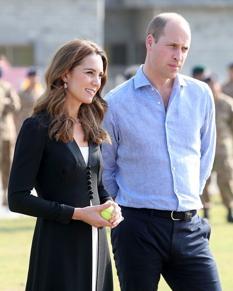 Kate Middleton et le Prince William lors de la cinquième journée de leur tournée royale au Pakistan le 18 octobre 2019 à Islamabad, Pakistan. | Photo : Getty Images