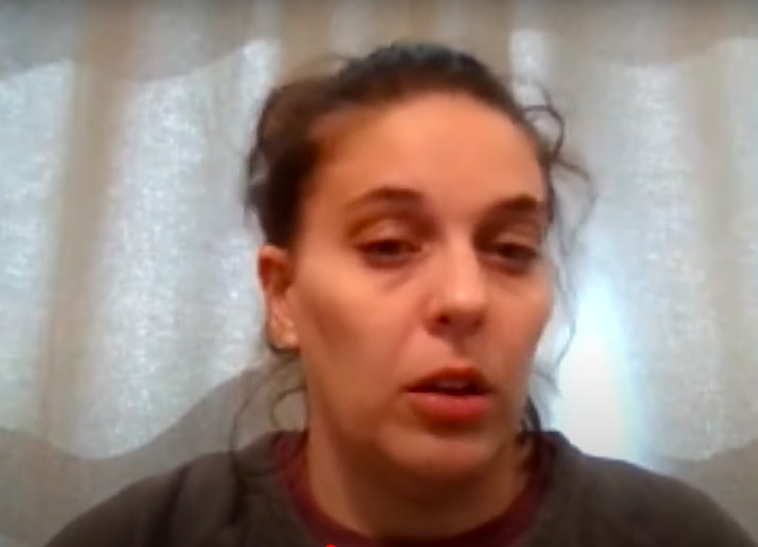 Ashlee Dahlberg exprimant sa douleur suite à la perte de Liam Dahlberg. | Source : YouTube/WTHR