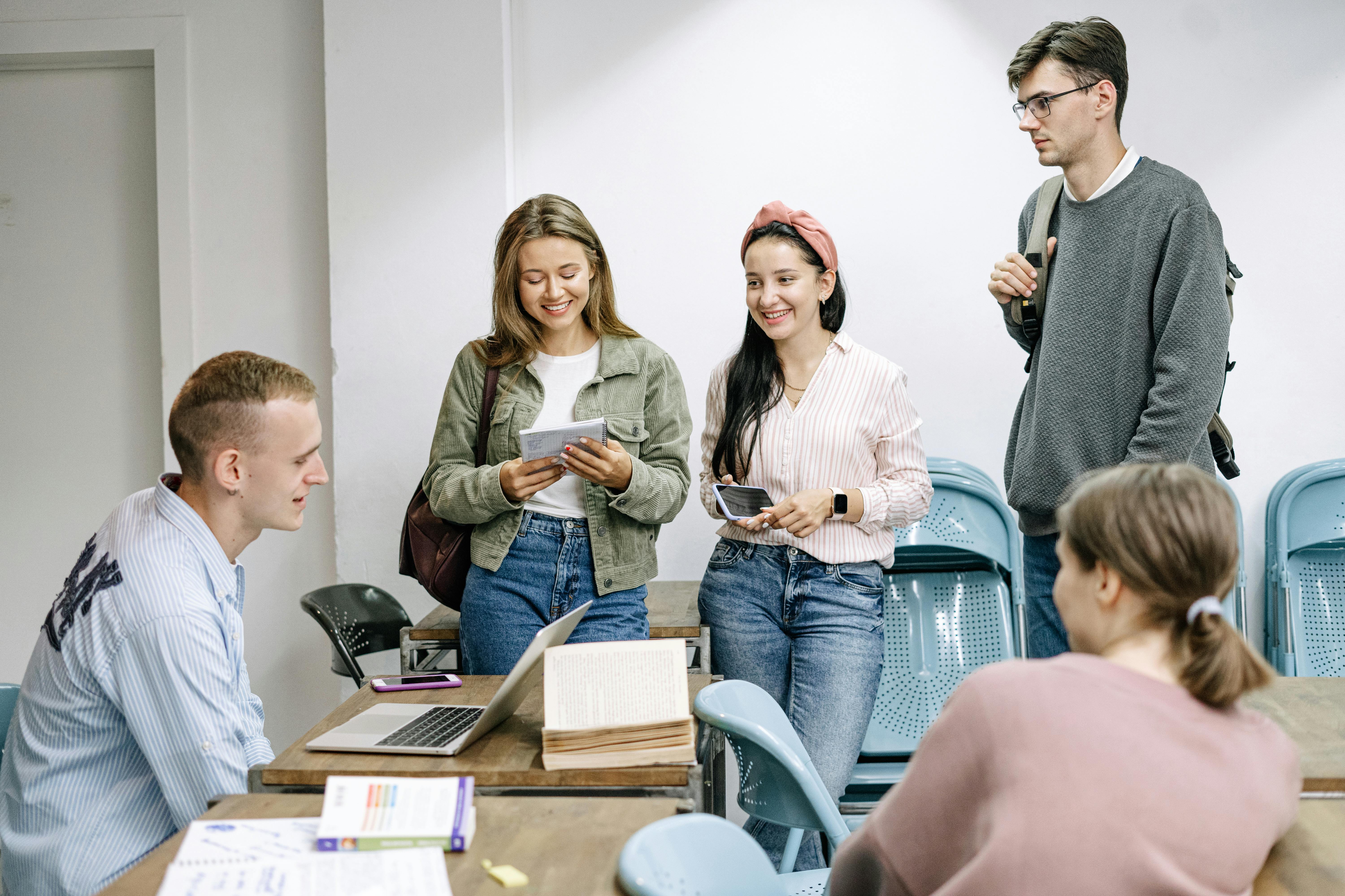 Un groupe d'amis du lycée | Source : Pexels