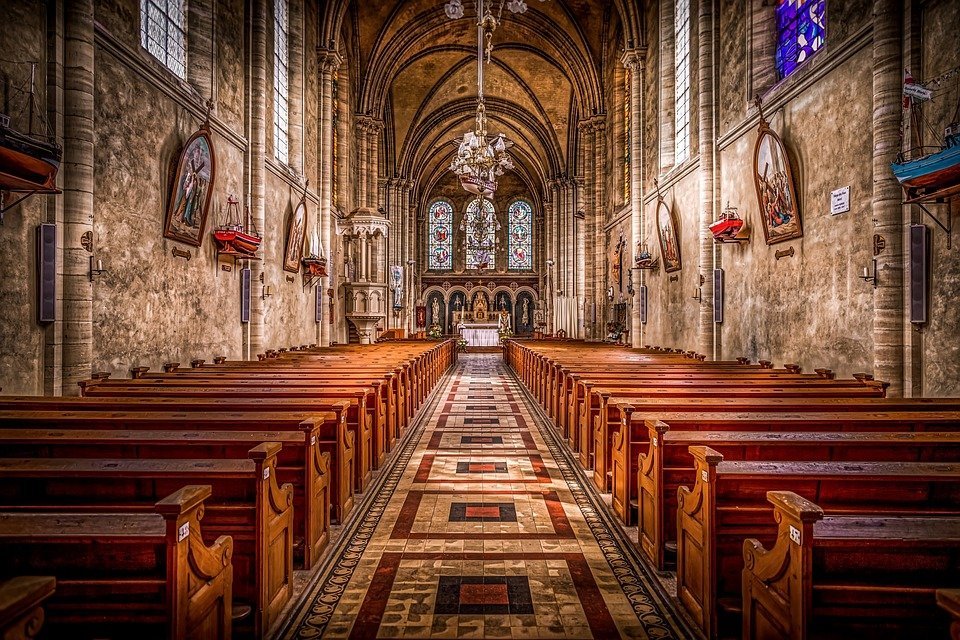 intérieur d’une église | Photo : Pixabay