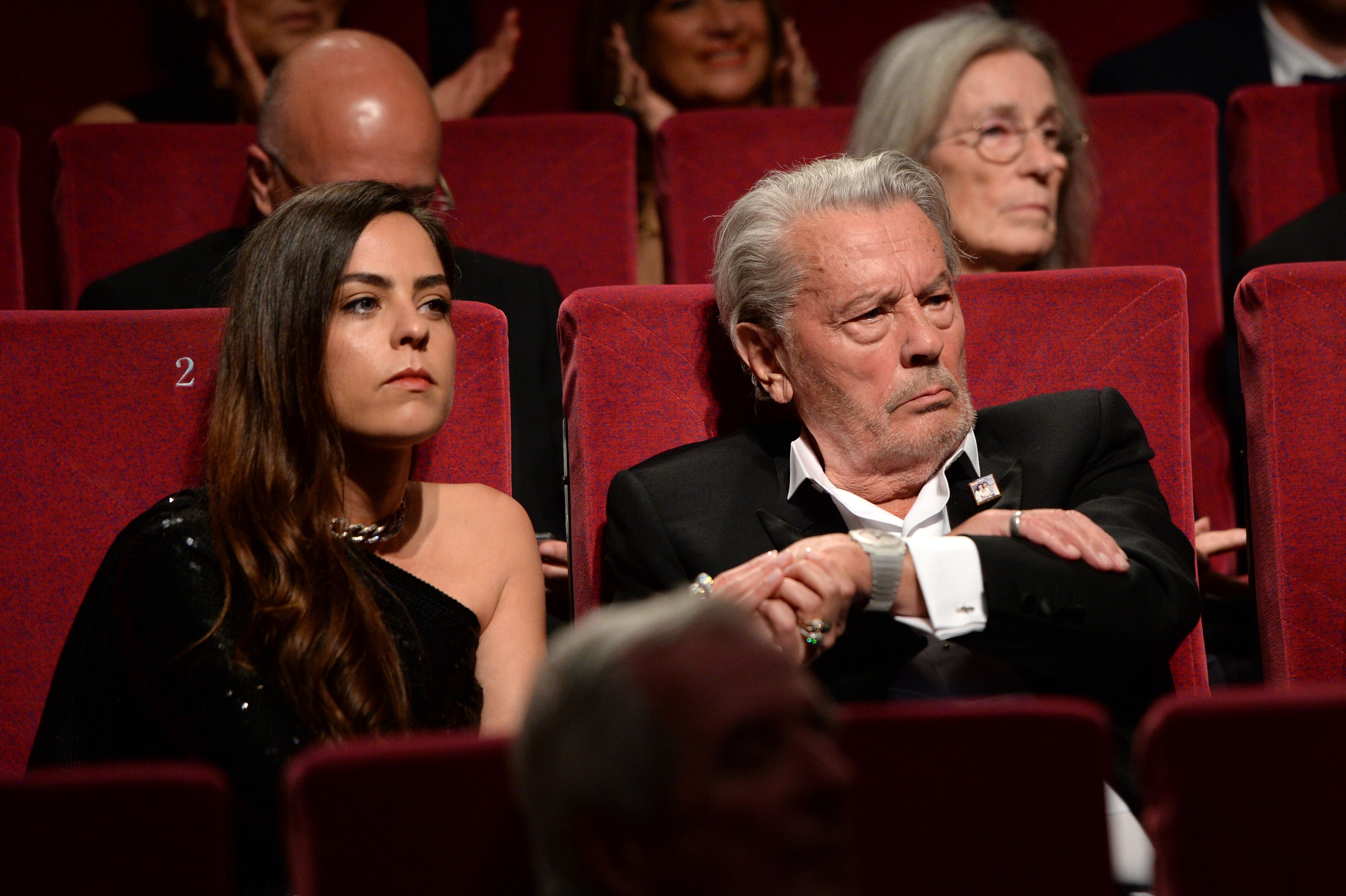 Alain Delon et sa fille Anouchka Delon lors de la Cérémonie de la Palme d'Honneur lors du 72ème Festival de Cannes le 19 mai. | Photo : Getty Images