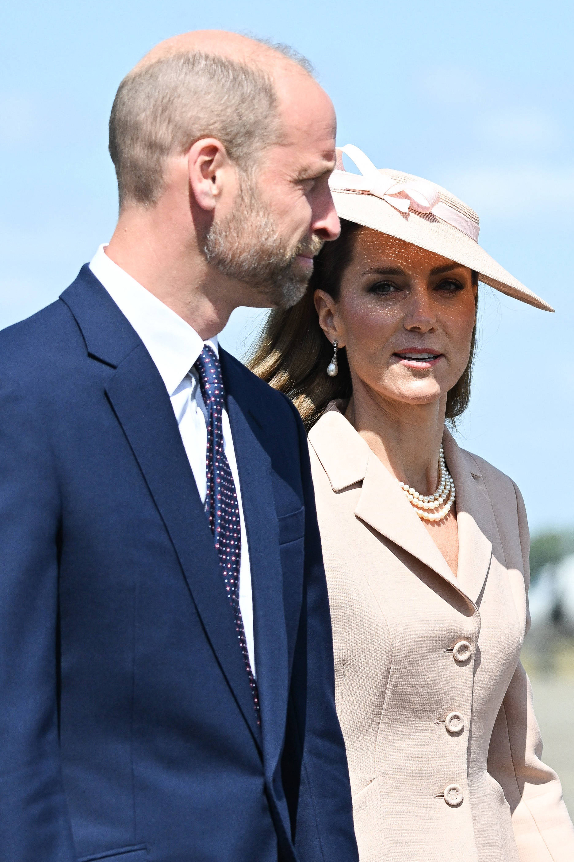 La princesse Catherine aux côtés de son mari, le prince William, à la RAF Northolt.