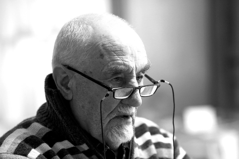 Le portrait d'un homme âgé | Photo : Pixabay