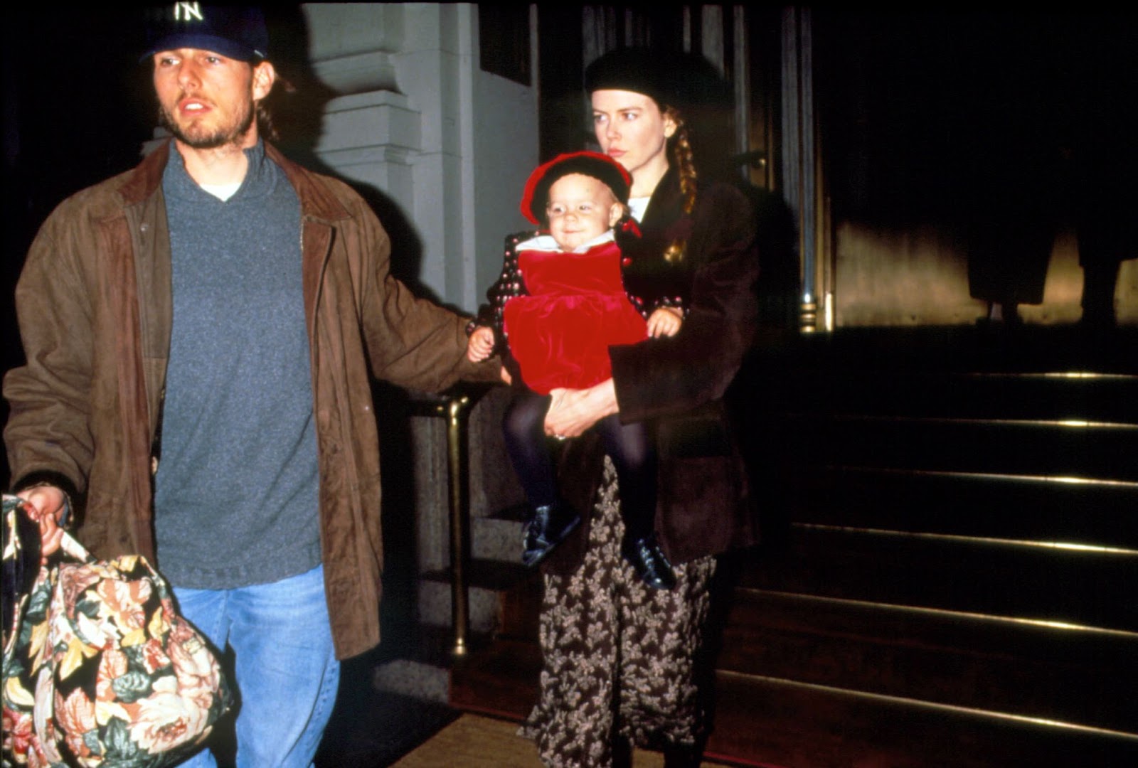 Tom Cruise et Nicole Kidman photographiés avec leur fille à New York en 1994. | Source : Getty Images