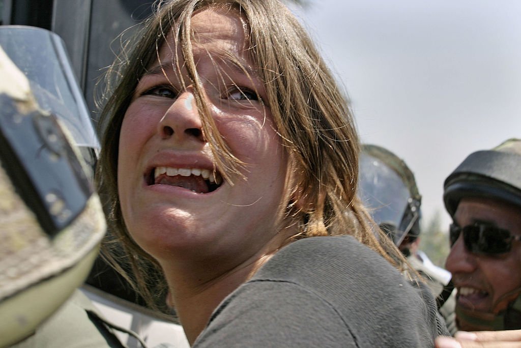 Une jeune fille qui pleure. | Photo : Getty Images