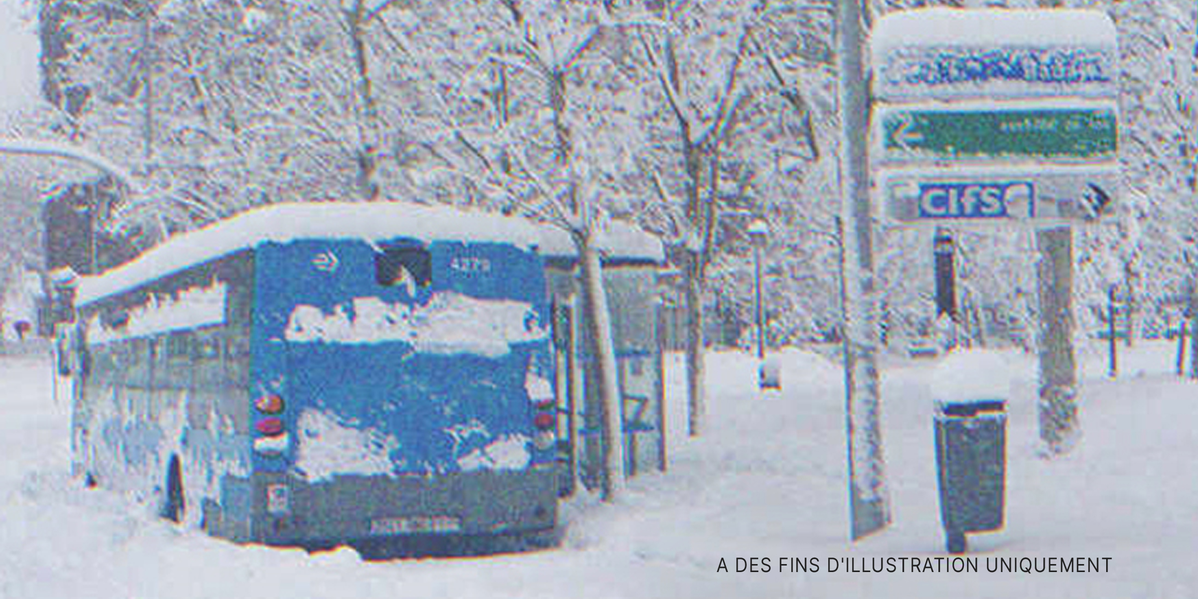 Un bus dans la neige | Source : Shutterstock.com