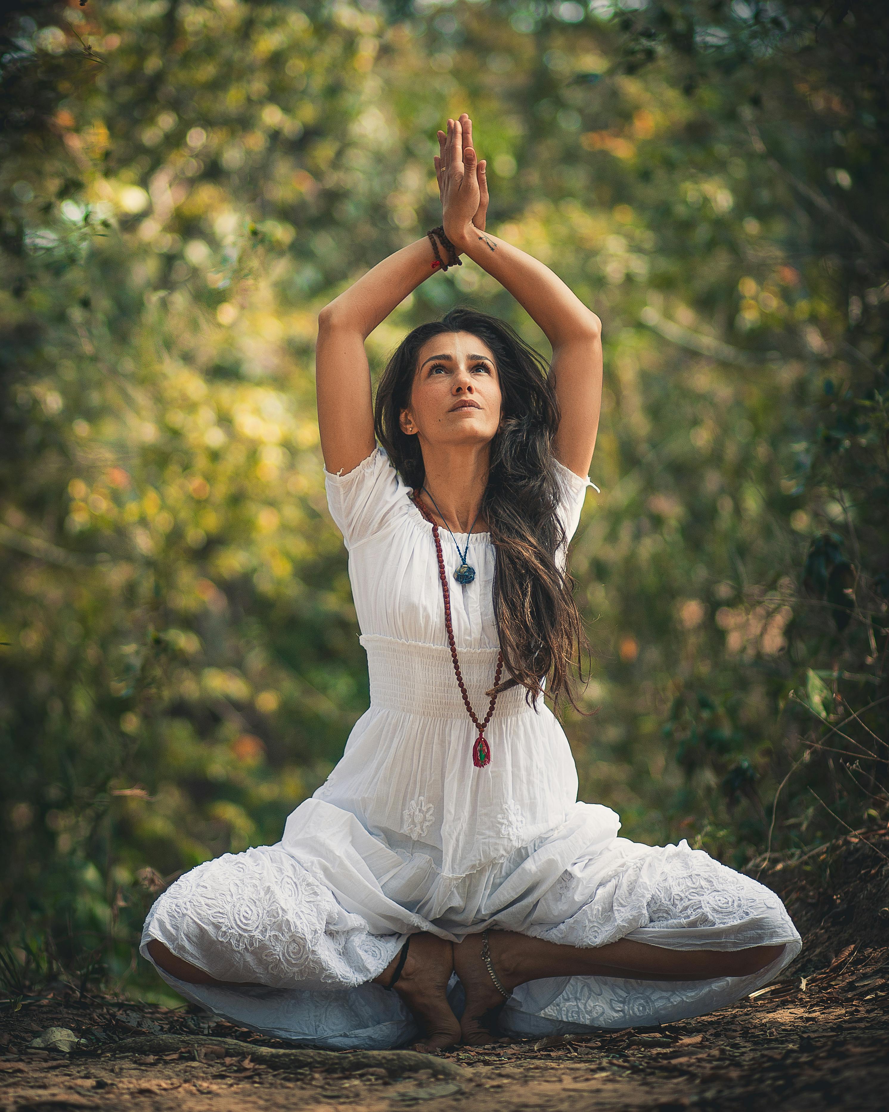 Une femme pratiquant le yoga | Source : Pexels