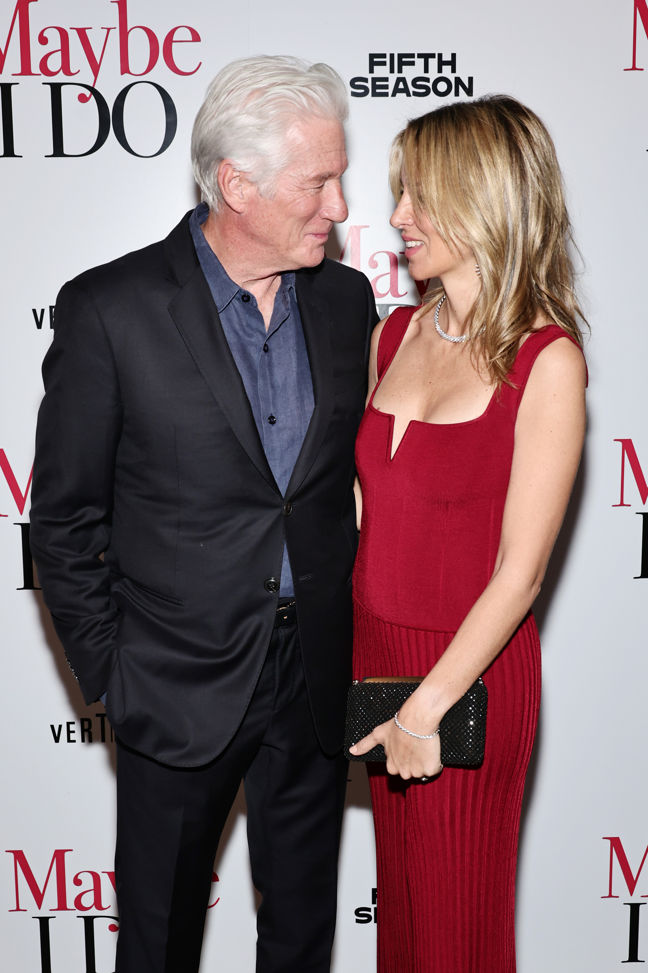 Richard Gere et Alejandra Silva lors d'une projection spéciale de "Maybe I Do" organisée par Fifth Season et Vertical au Crosby Street Hotel à New York, le 17 janvier 2023 | Source : Getty Images