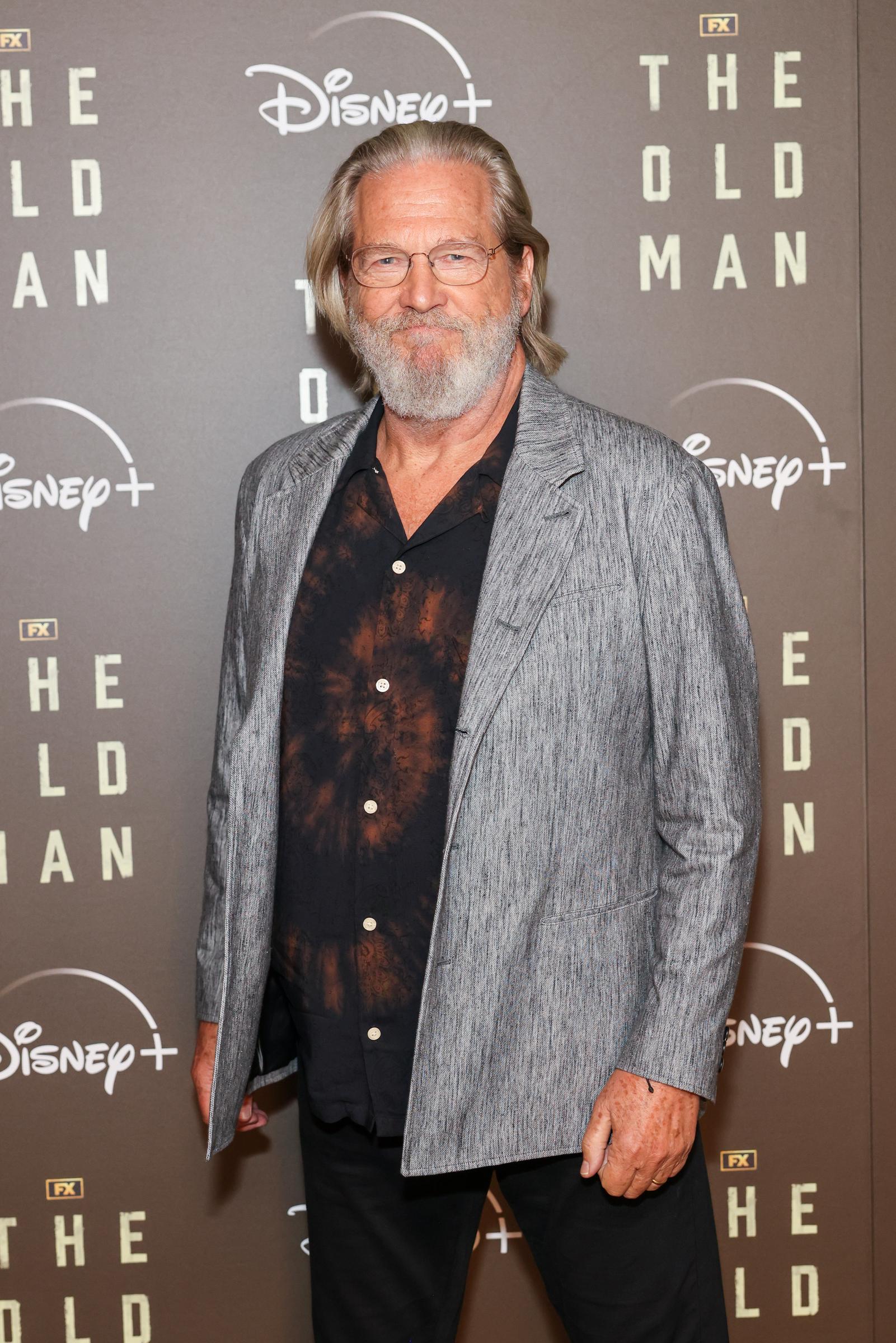 Jeff Bridges assiste à la projection de "The Old Man", avec un invité spécial à Londres, en Angleterre, le 22 septembre 2022. | Source : Getty Images