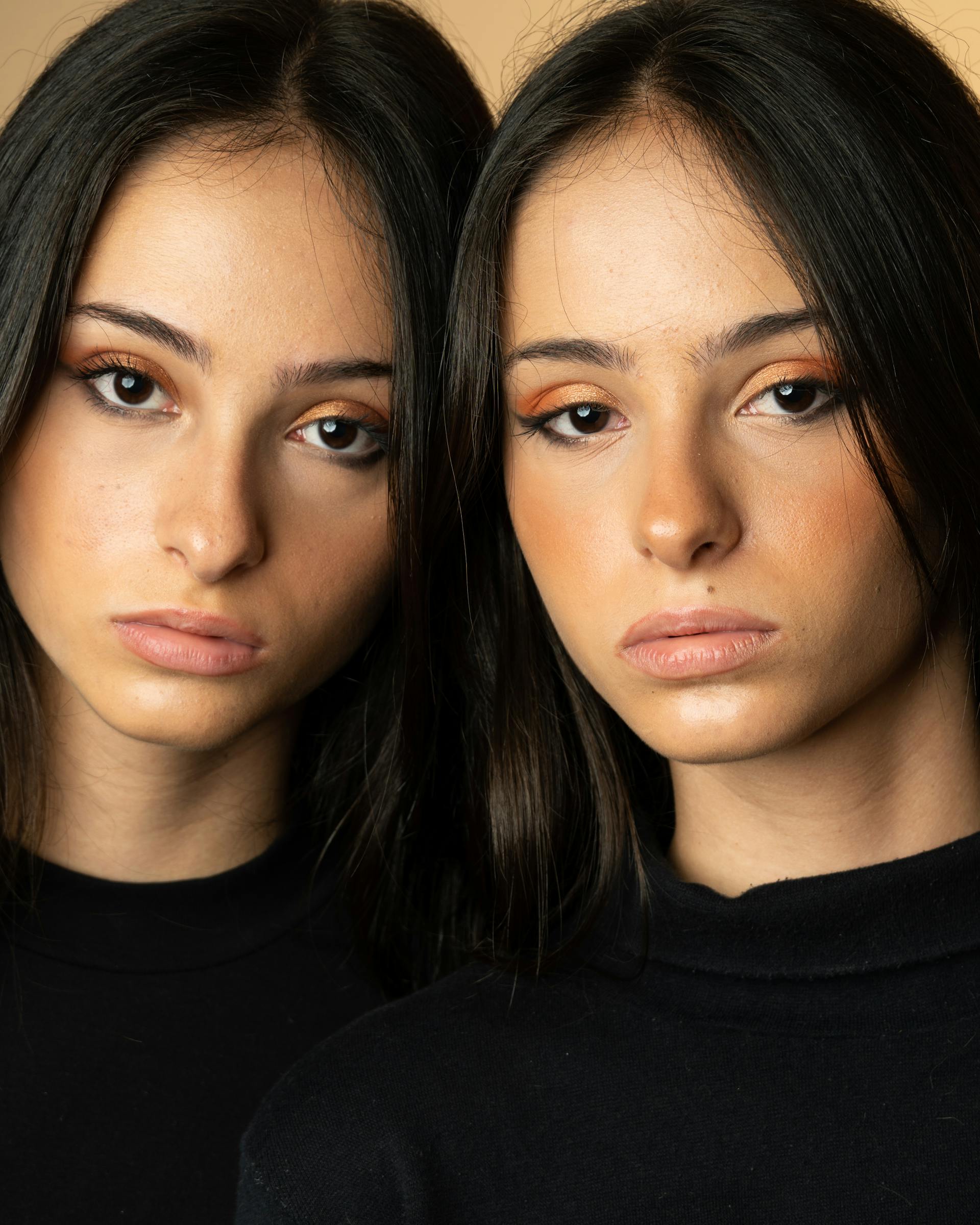 Deux adolescentes jumelles | Source : Pexels