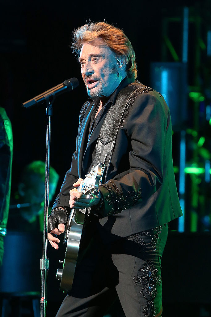 Le chanteur Johnny Hallyday se produit en concert au Beacon Theatre, le 6 mai 2014 à New York.