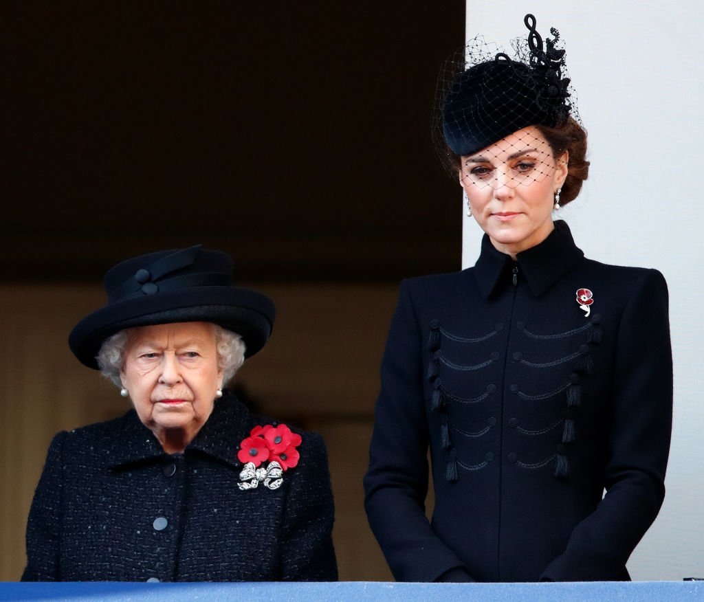 La reine Elizabeth II et la duchesse de Cambridge, Catherine. | Photo: Getty Images