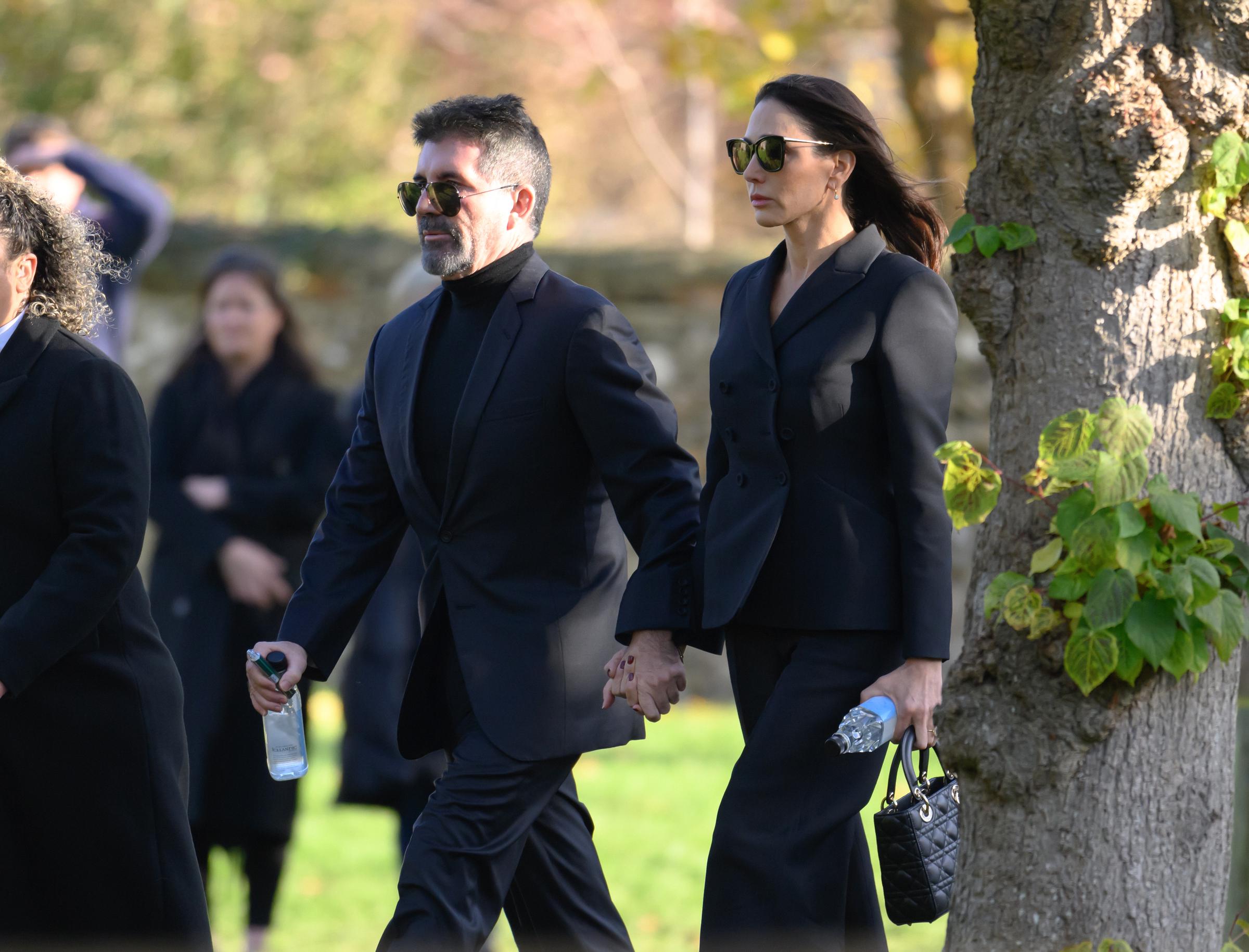 Simon Cowell et Lauren Silverman lors des funérailles de Liam Payne à l'église St. Mary's d'Amersham le 20 novembre 2024 | Source : Getty Images